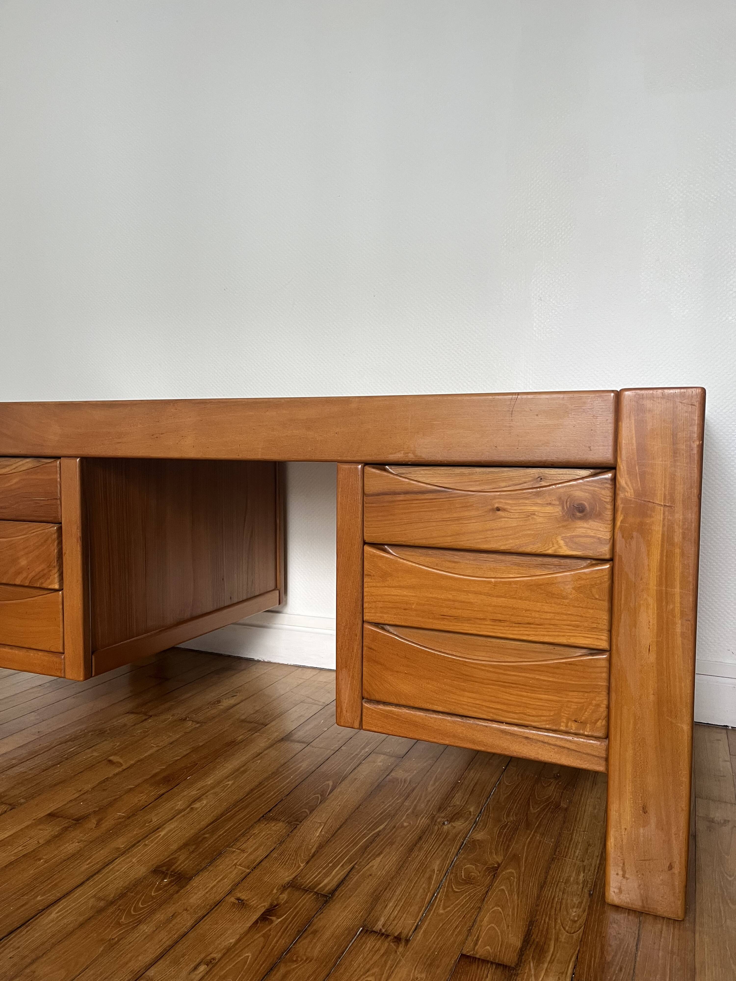 Bureau en orme de la Maison Regain