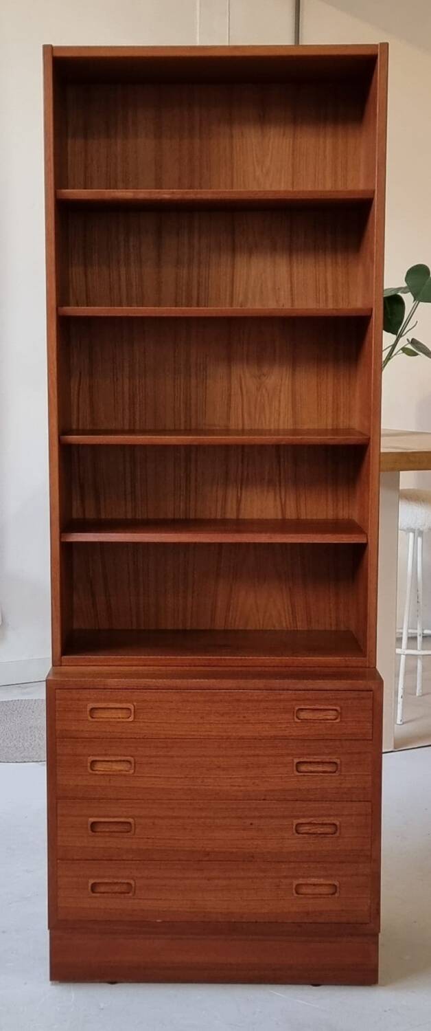 Bibliothèque haute du milieu du siècle
