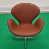 Arne Jacobsen Swan chair by Fritz hansen