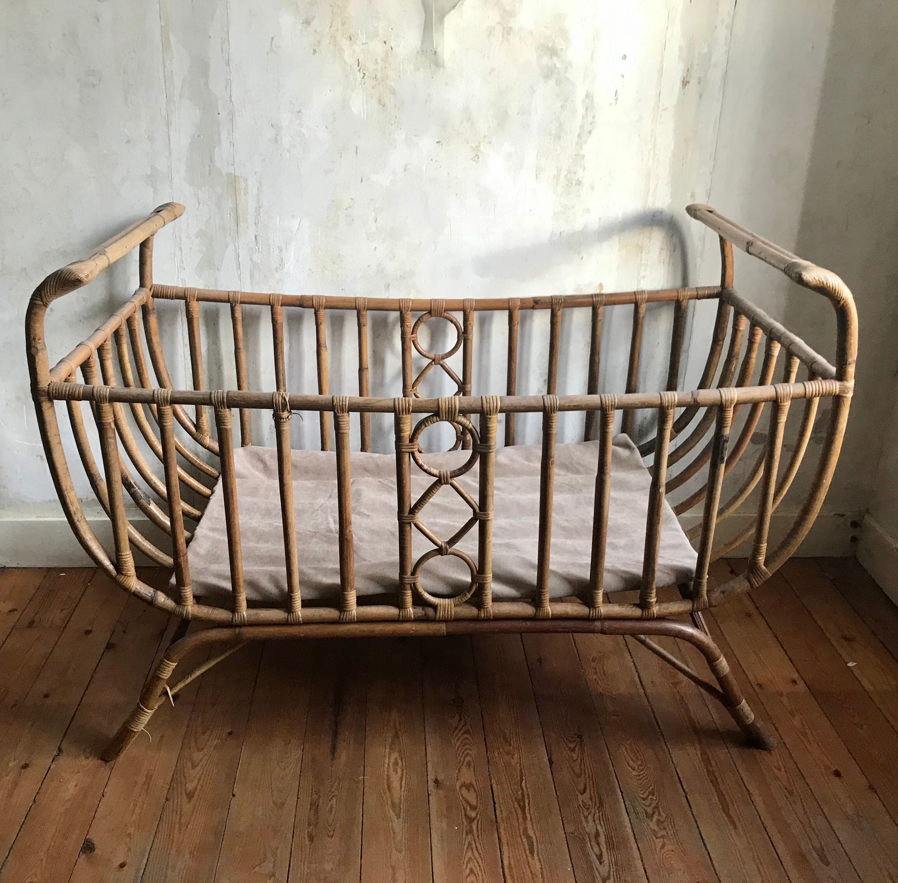 Child bed in rotin and bamboo