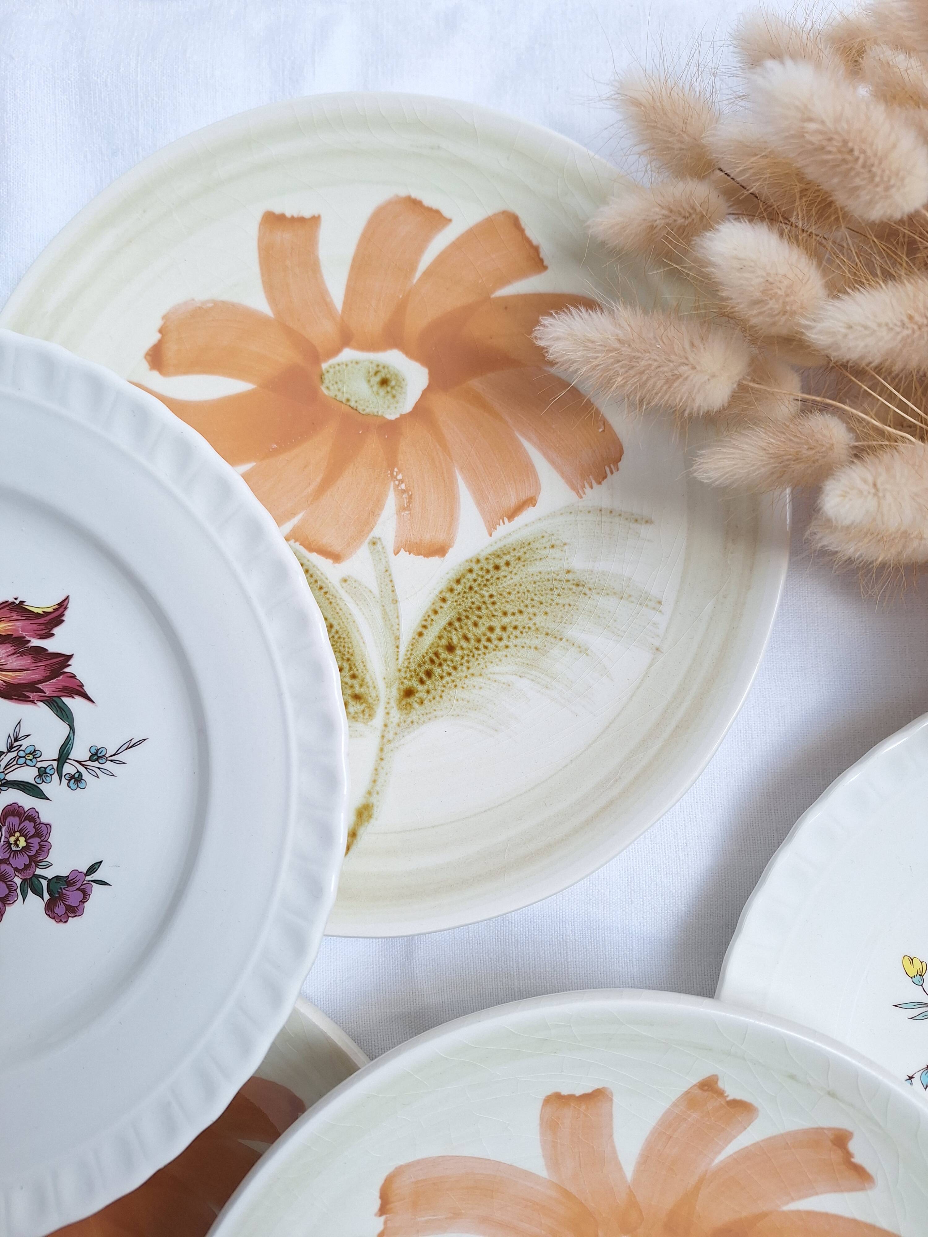 Assiettes à dessert avec fleurs St Amand et Galluis