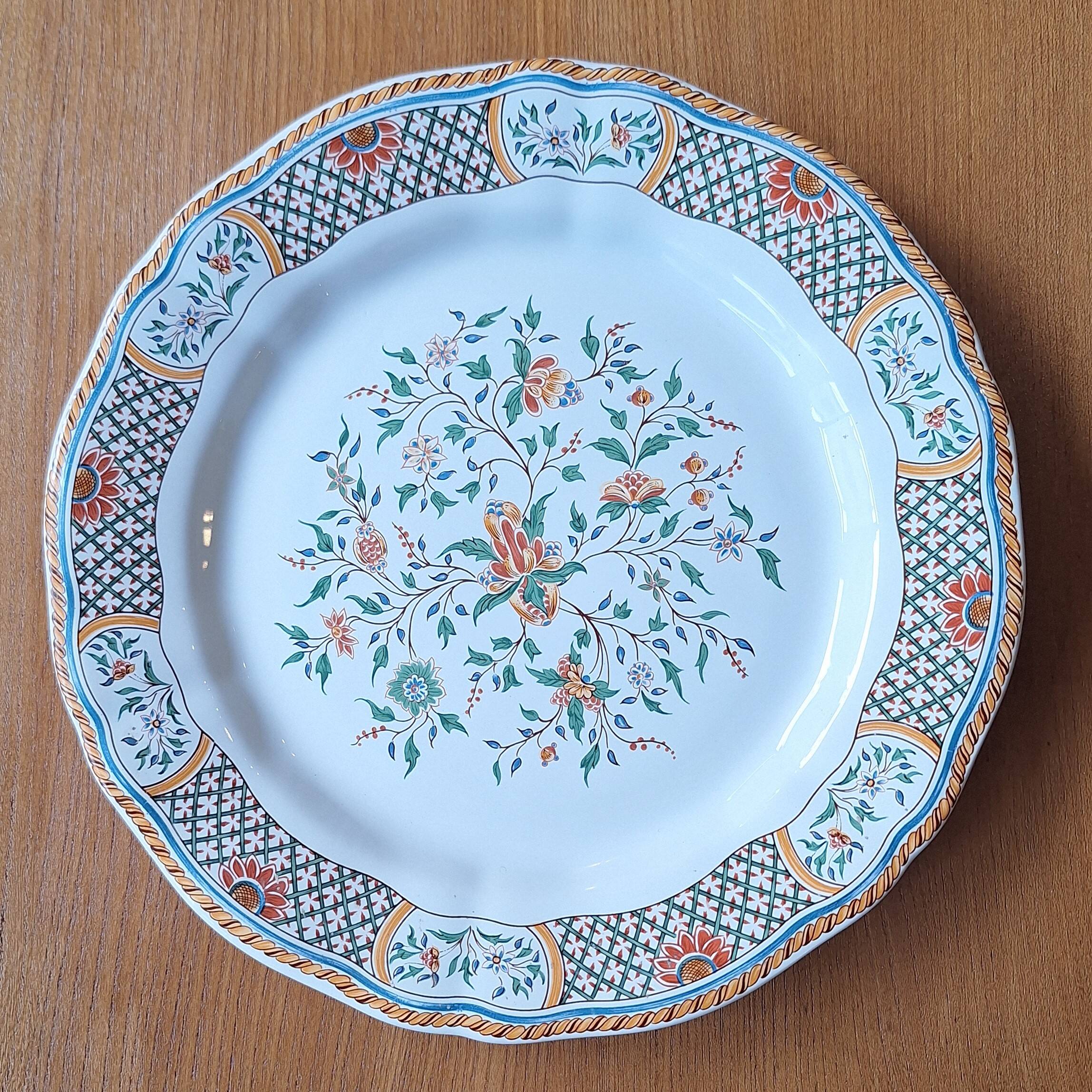 Gien earthenware plate "Rouen at Sainfoin"