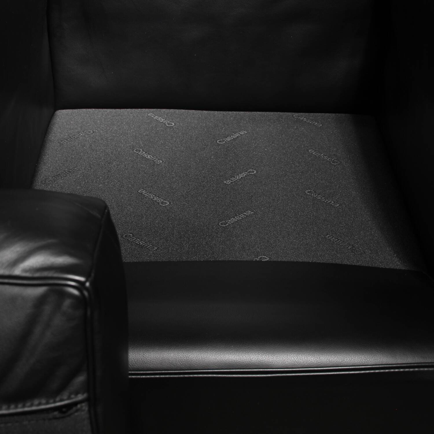Two ‚LC2‘ Armchairs by Le Corbusier, P. Jeanneret, C. Perriand for Cassina