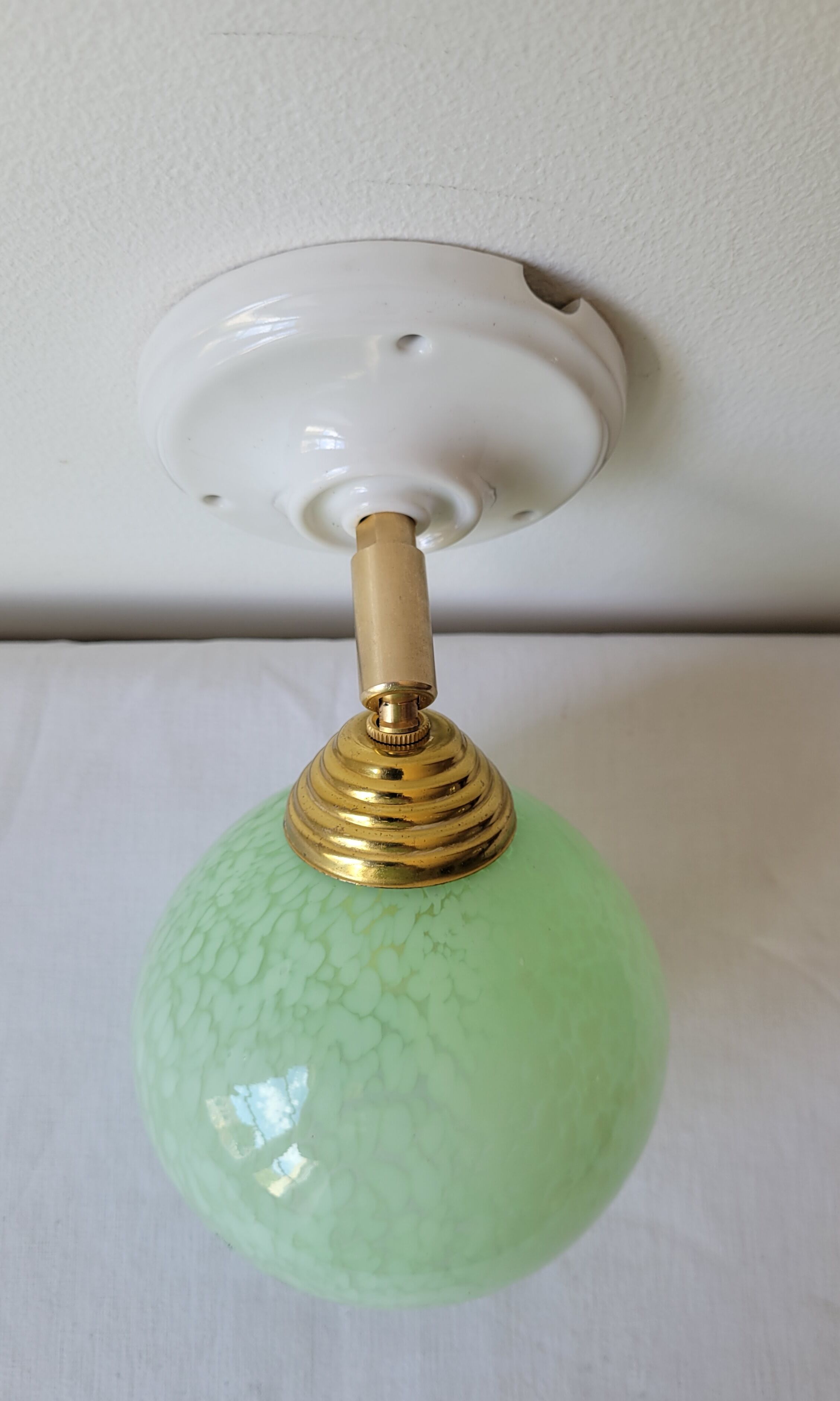 Wall lamp in Clichy glass and porcelain