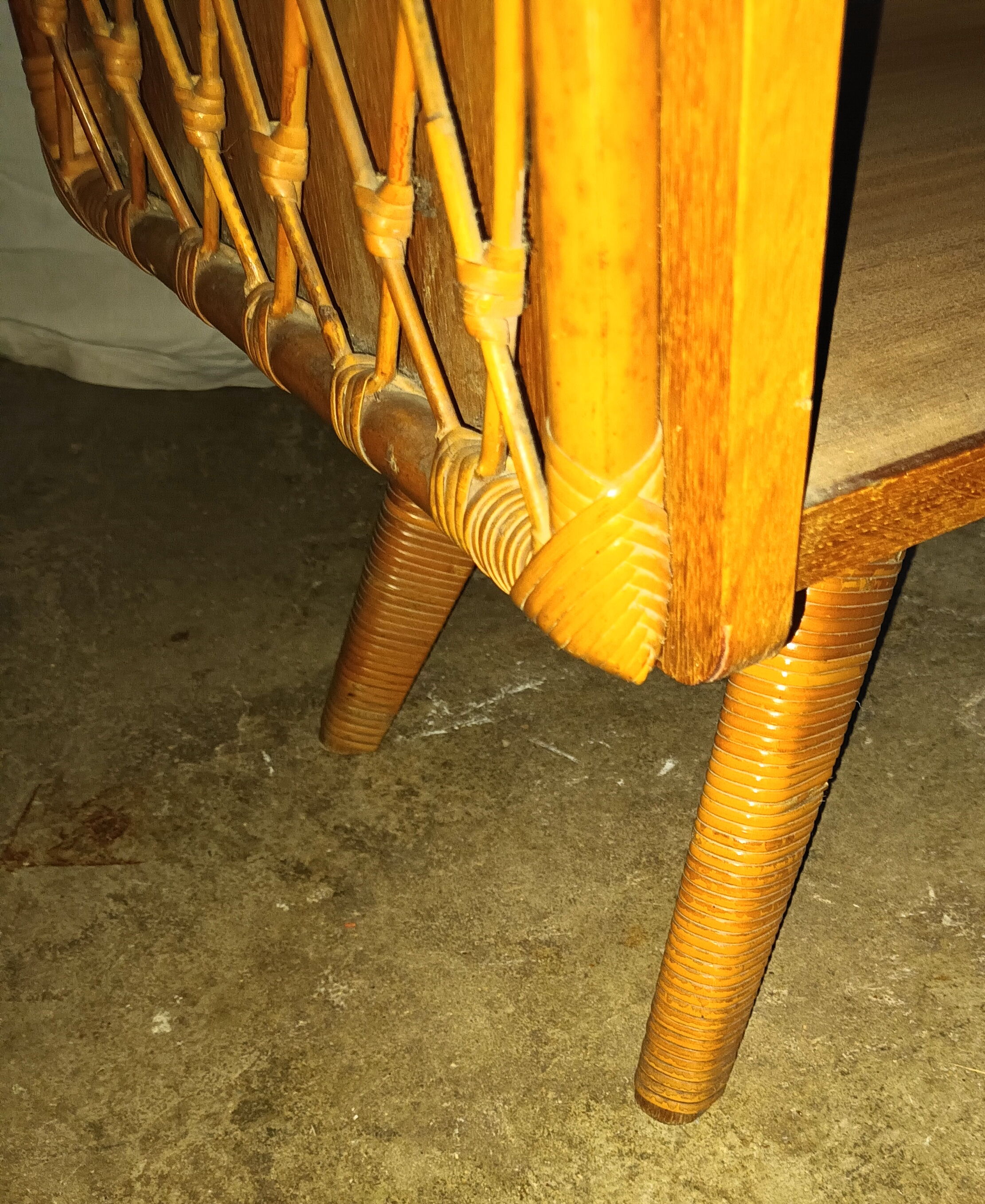 Bibus has 3 wooden and bamboo shelves from the 50s