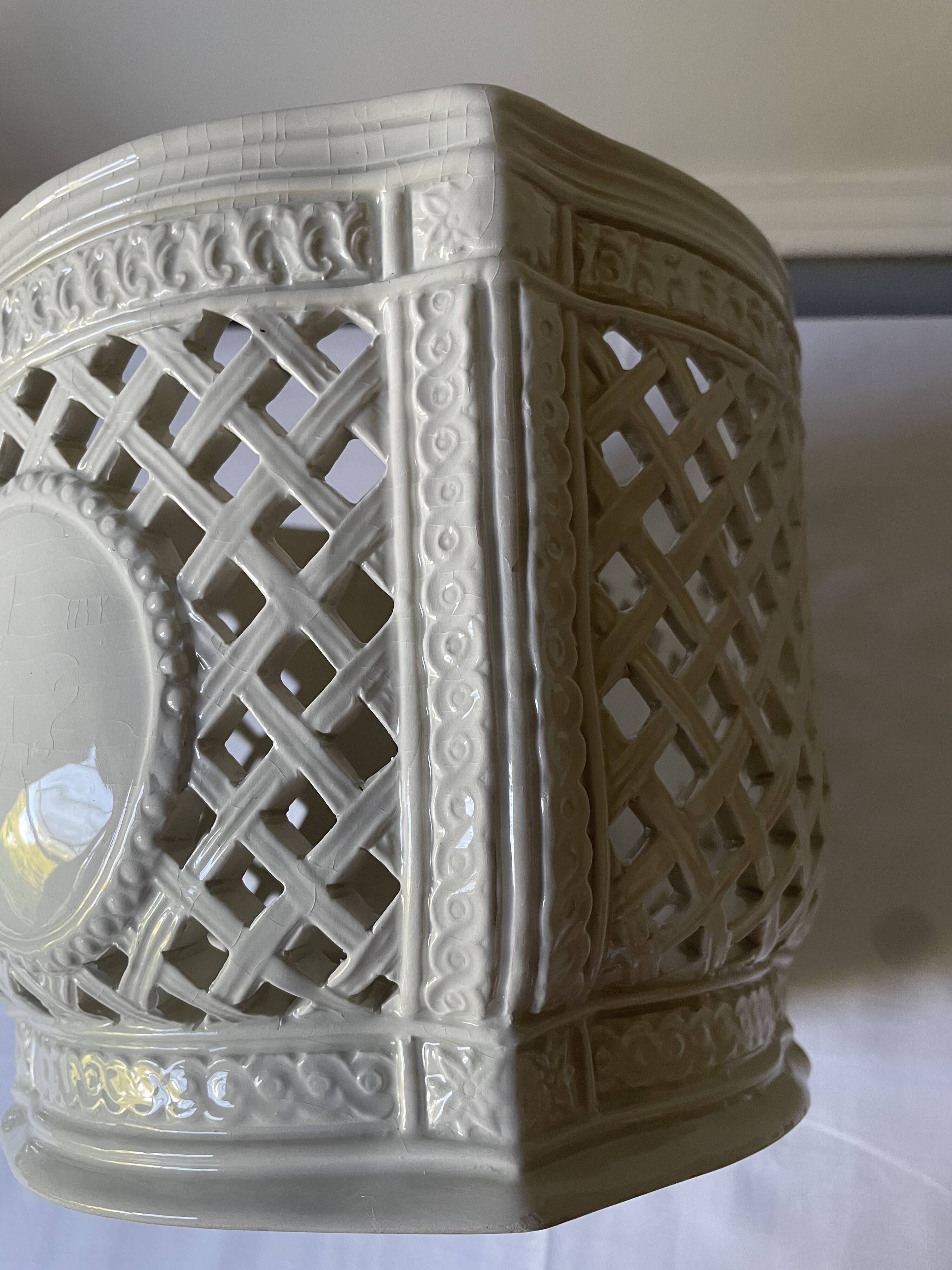 Reticulated pot cover in Italian porcelain