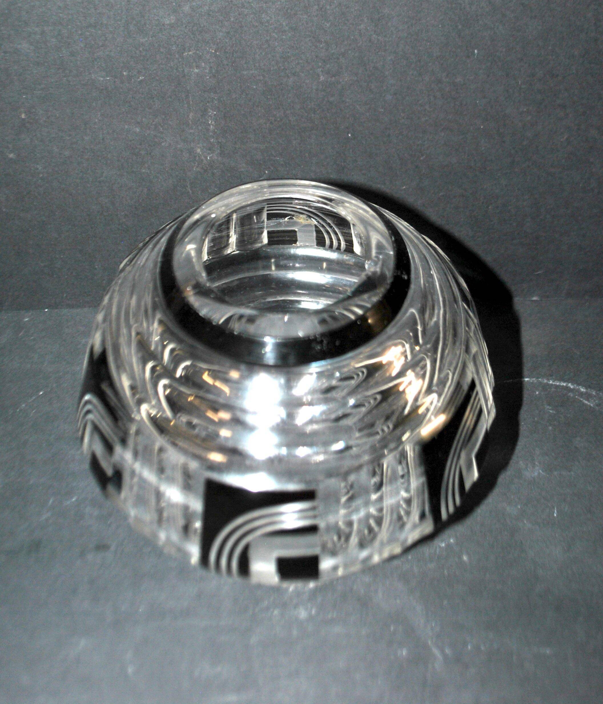 Art Deco round vase in black overlay crystal 1930-1940 Val Saint Lambert?