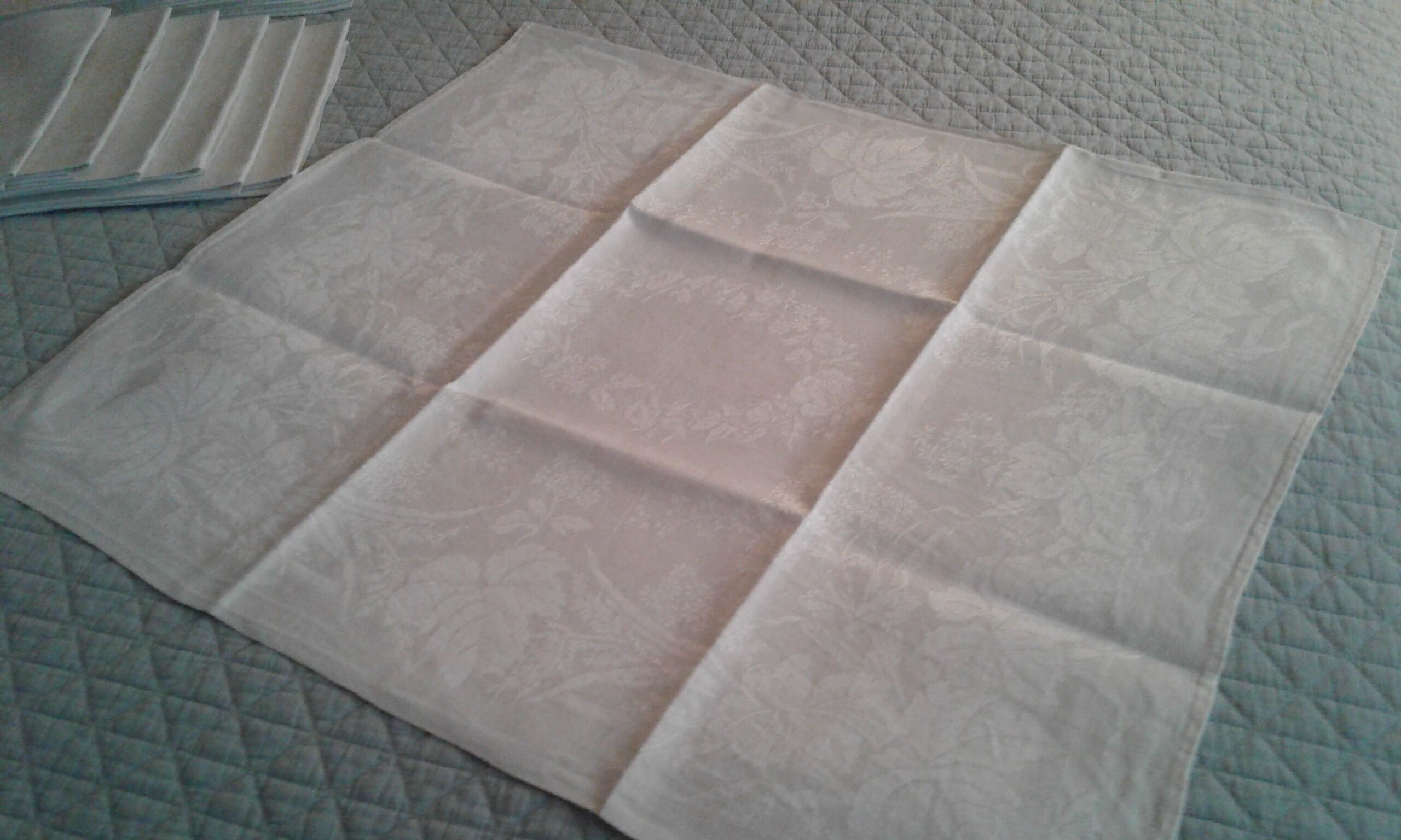 12 towels damask fabric Lin /Soie .decors foliage and coat of arms