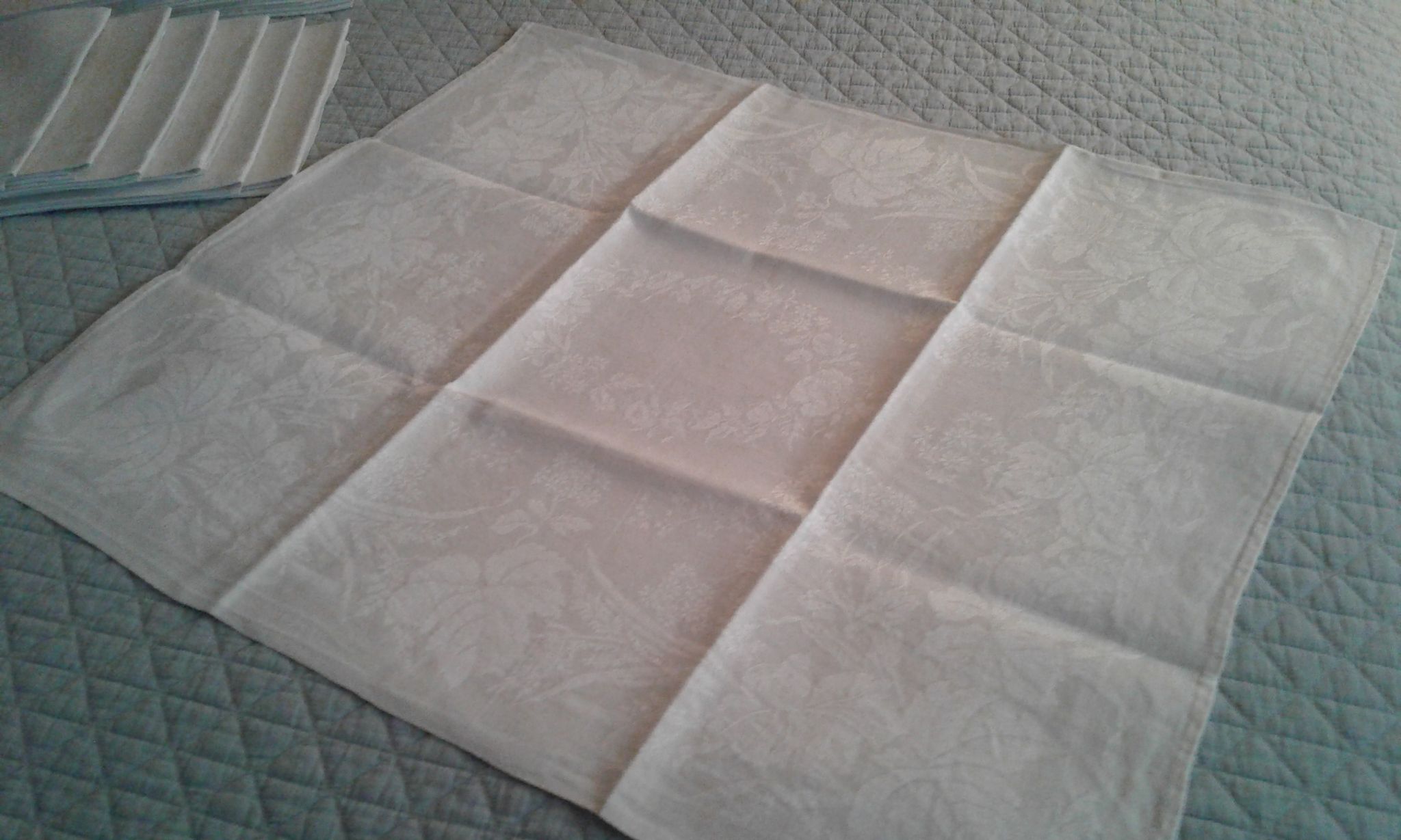 12 towels damask fabric Lin /Soie .decors foliage and coat of arms