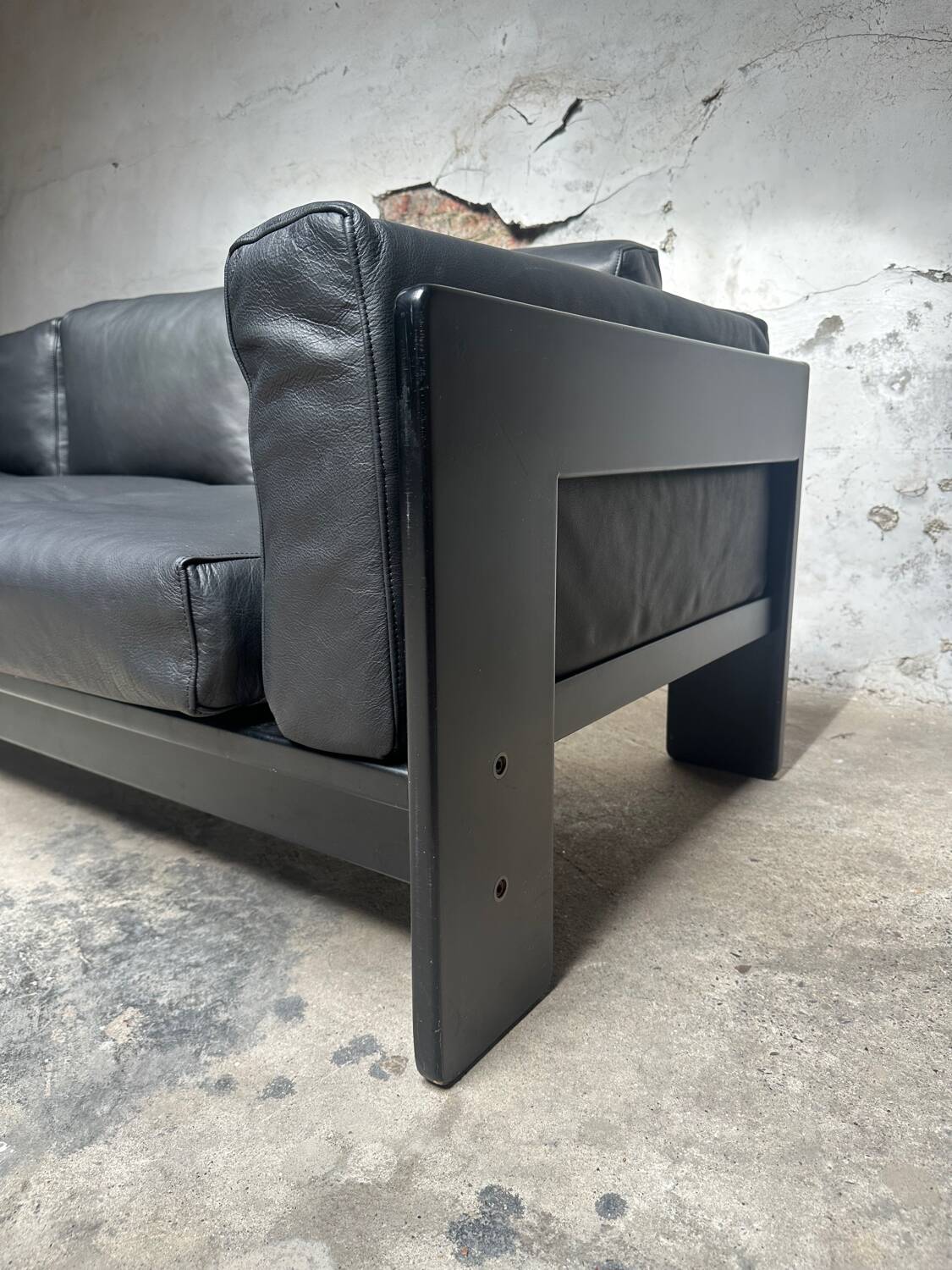 Bastiano Sofa by Tobia Scarpa for Knoll – Black Leather