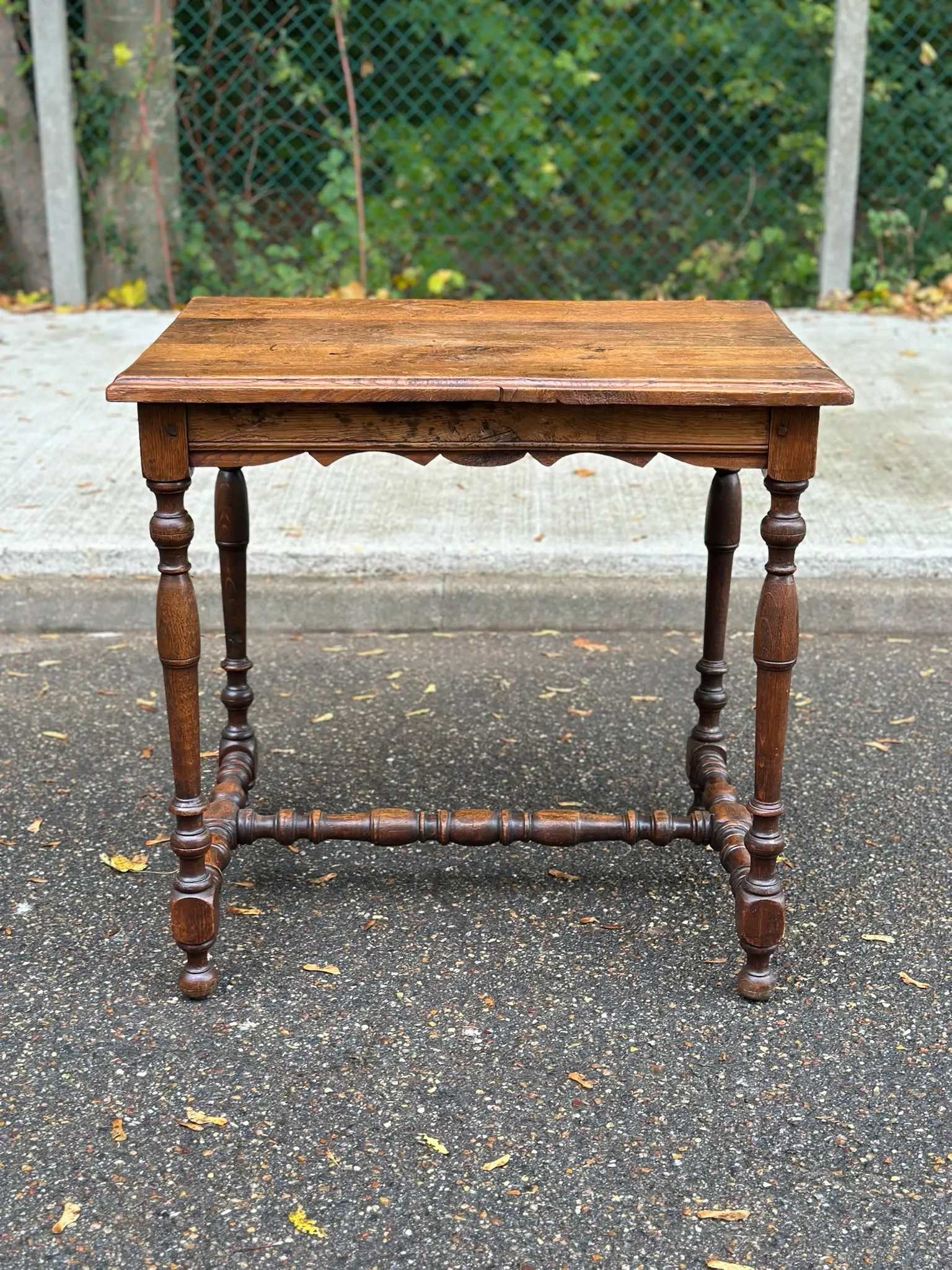 Solid walnut table in Louis XIII/Louis XIV style from the 19th century, 80x75cm.