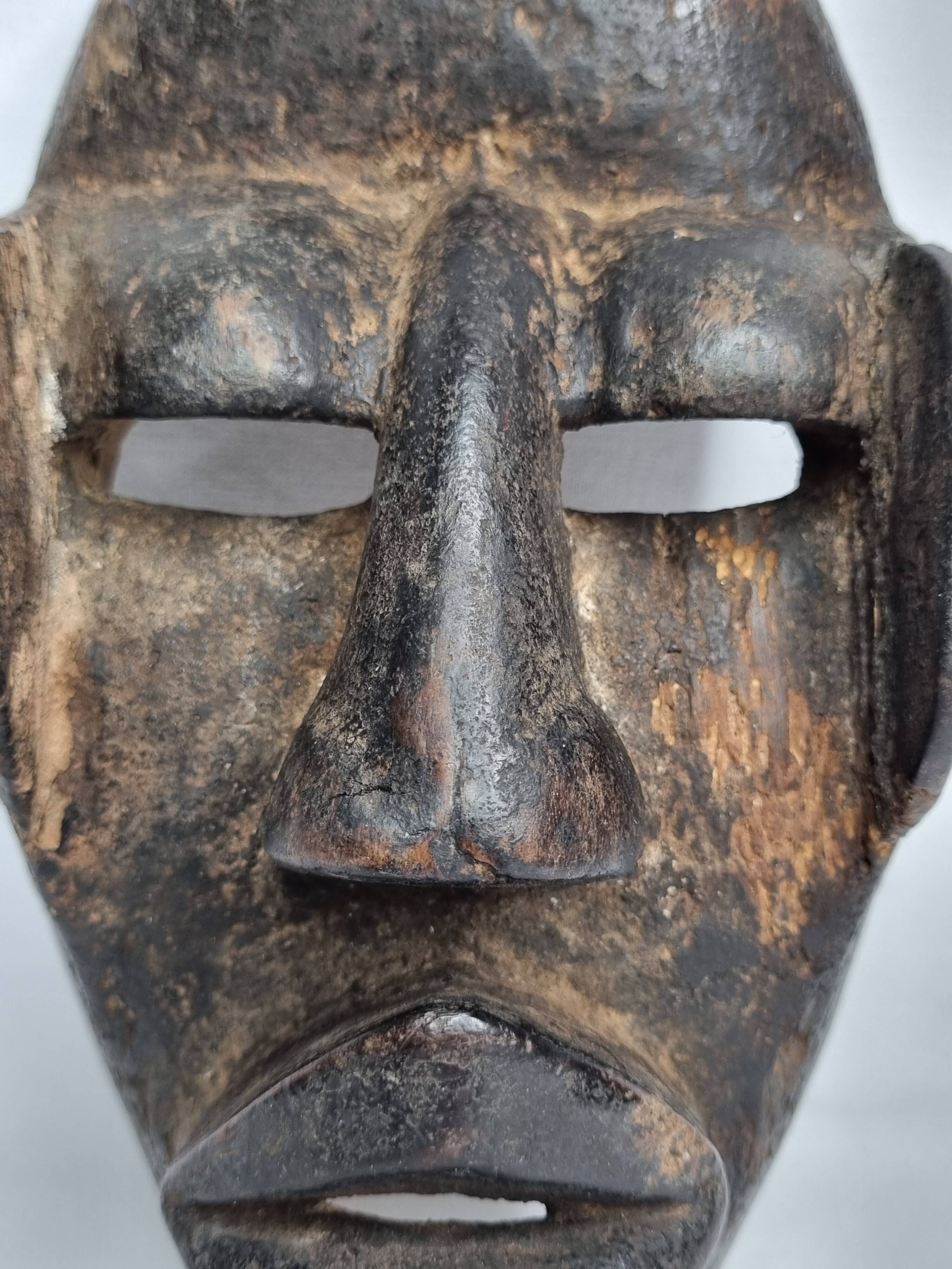 Dan Mask - Ivory Coast - Mid-20th century - Carved wood, 24 cm