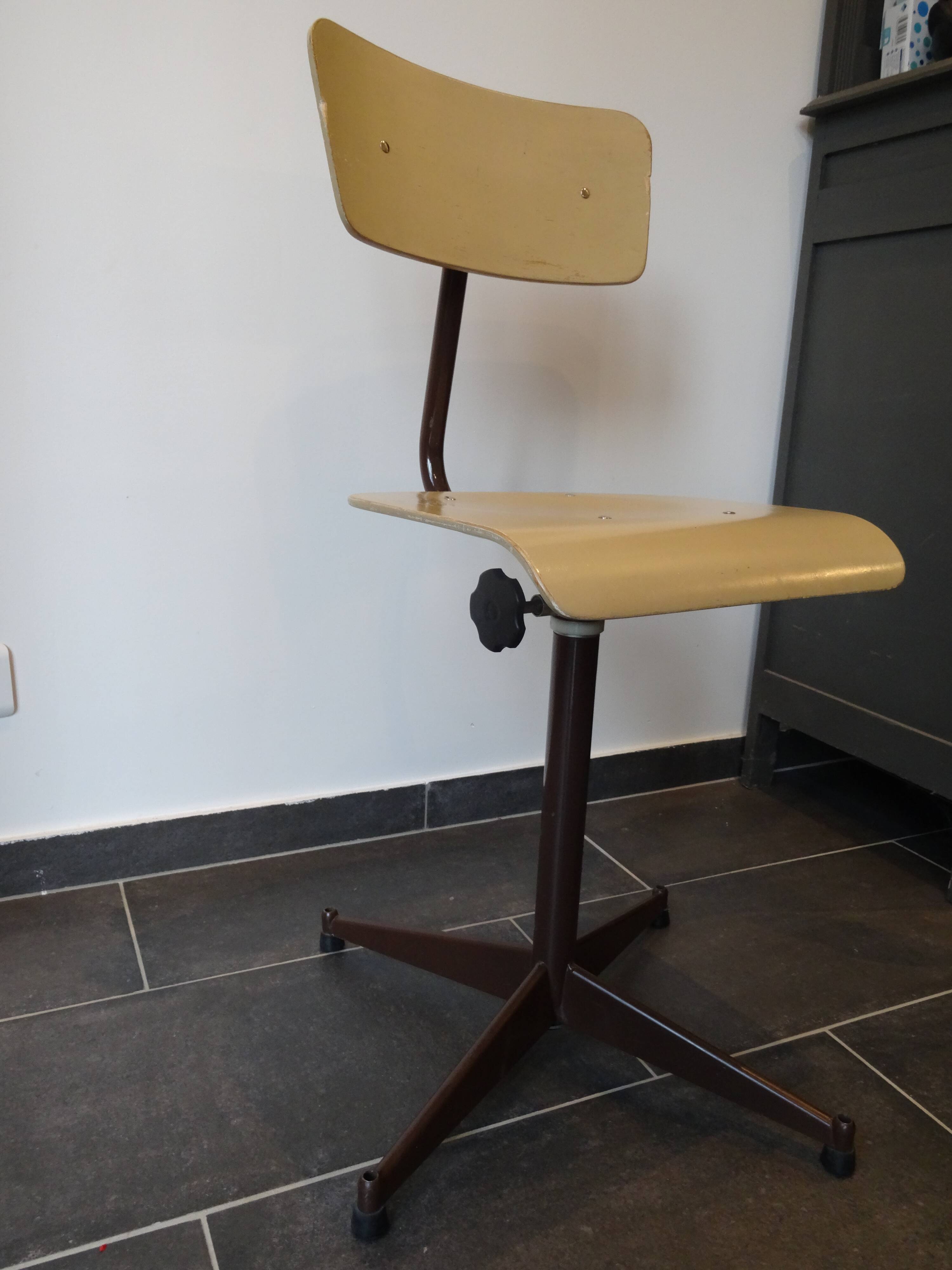 Industrial swivel chair