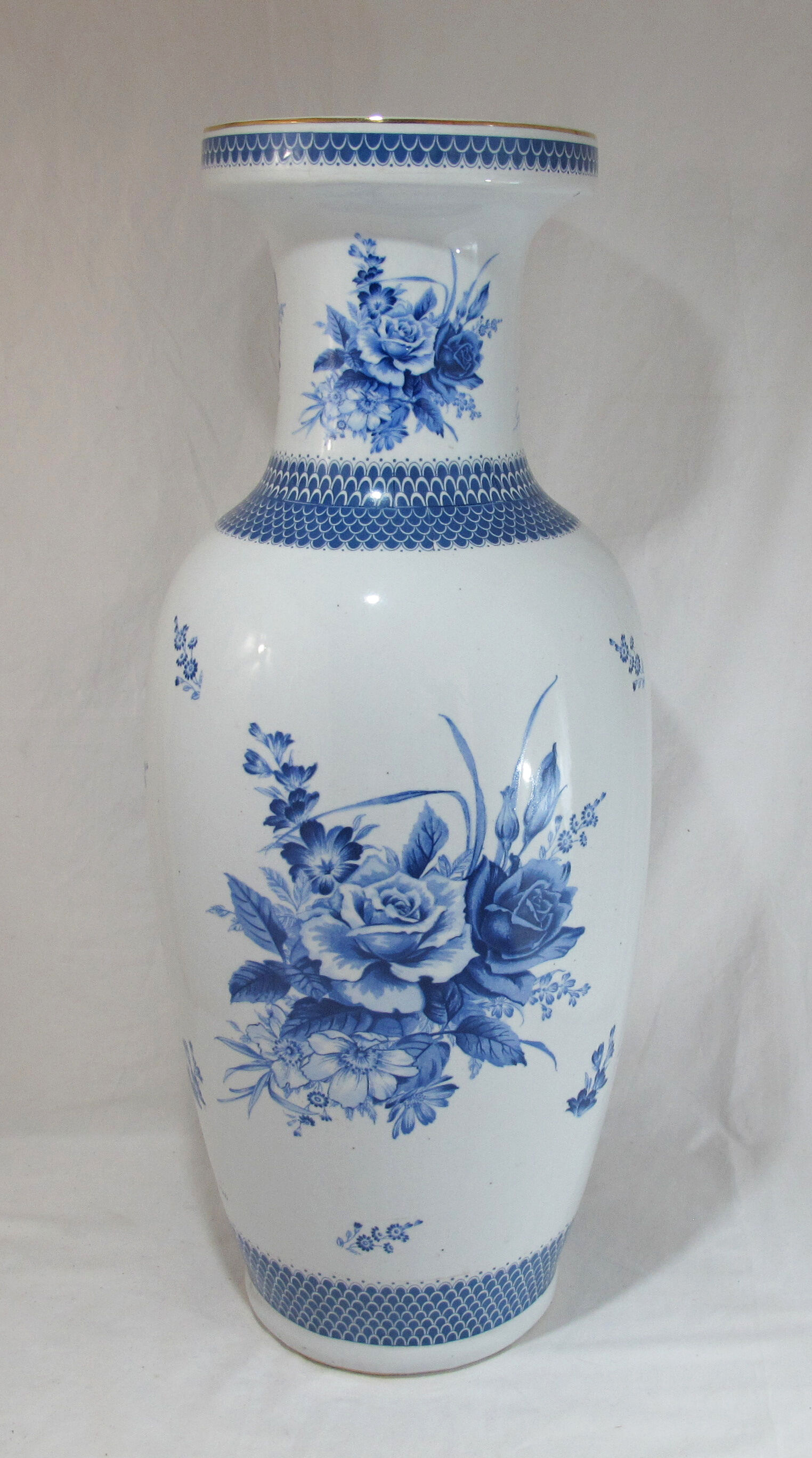 Chinese blue white vase