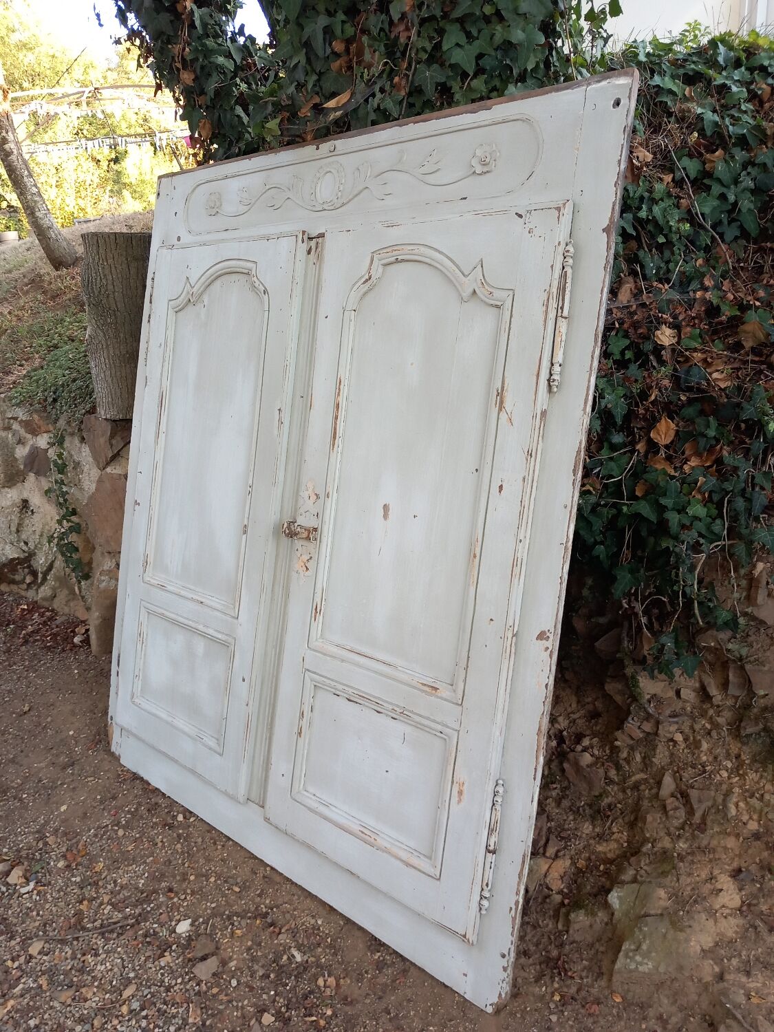 2 portes de placard anciennes en bois avec chassis