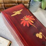 Glove box in lacquered wood