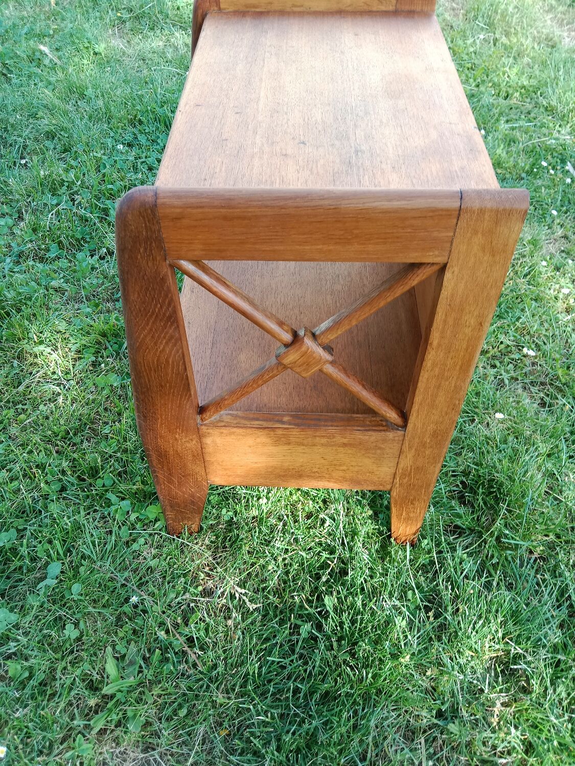 Table de chevet à croisillons