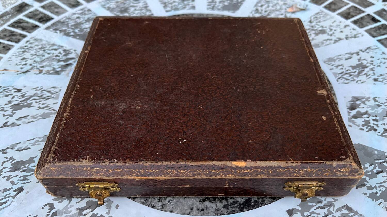 Box of 12 vintage shellfish forks