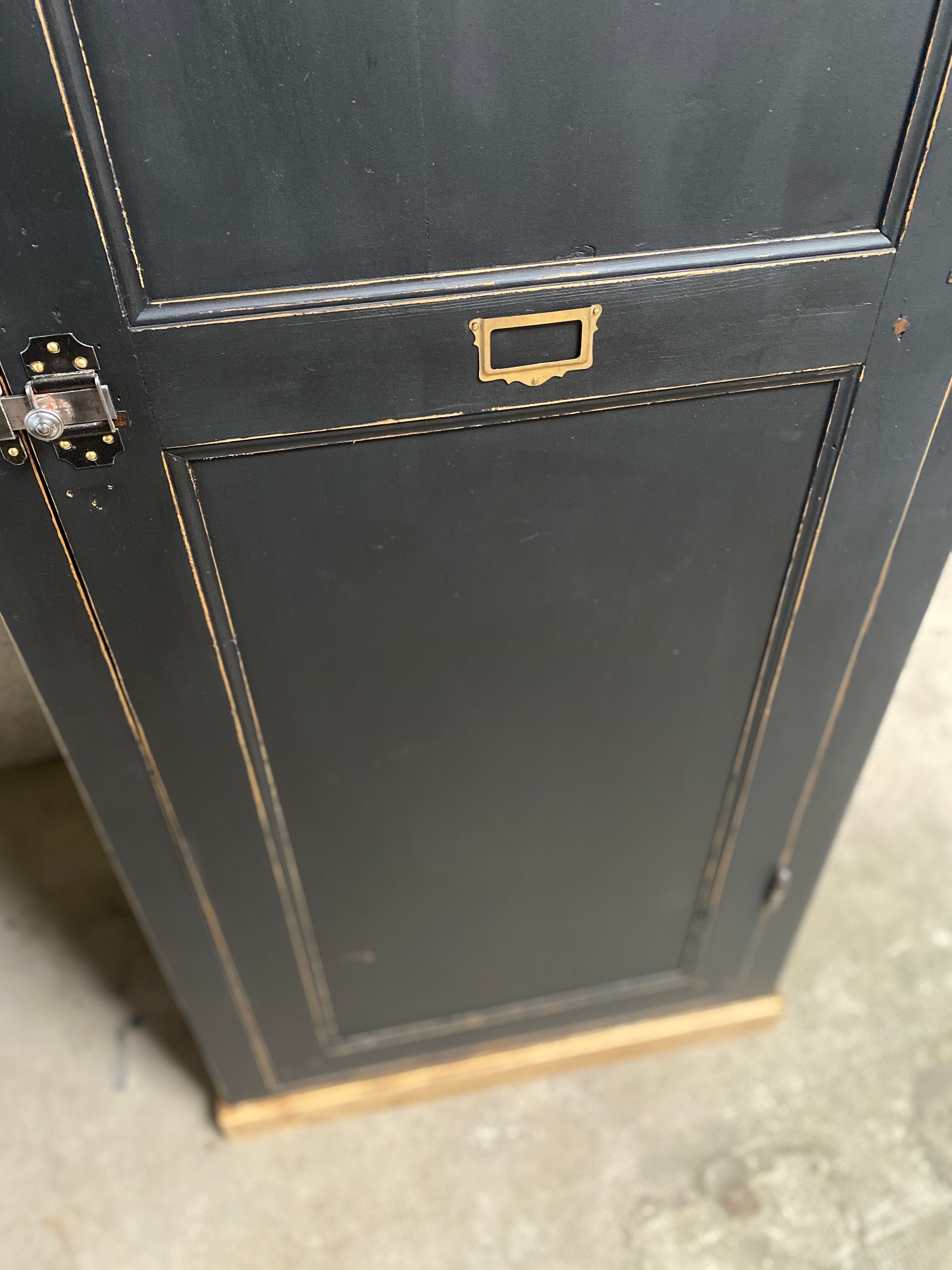 Bonnetière armoire parisienne noire