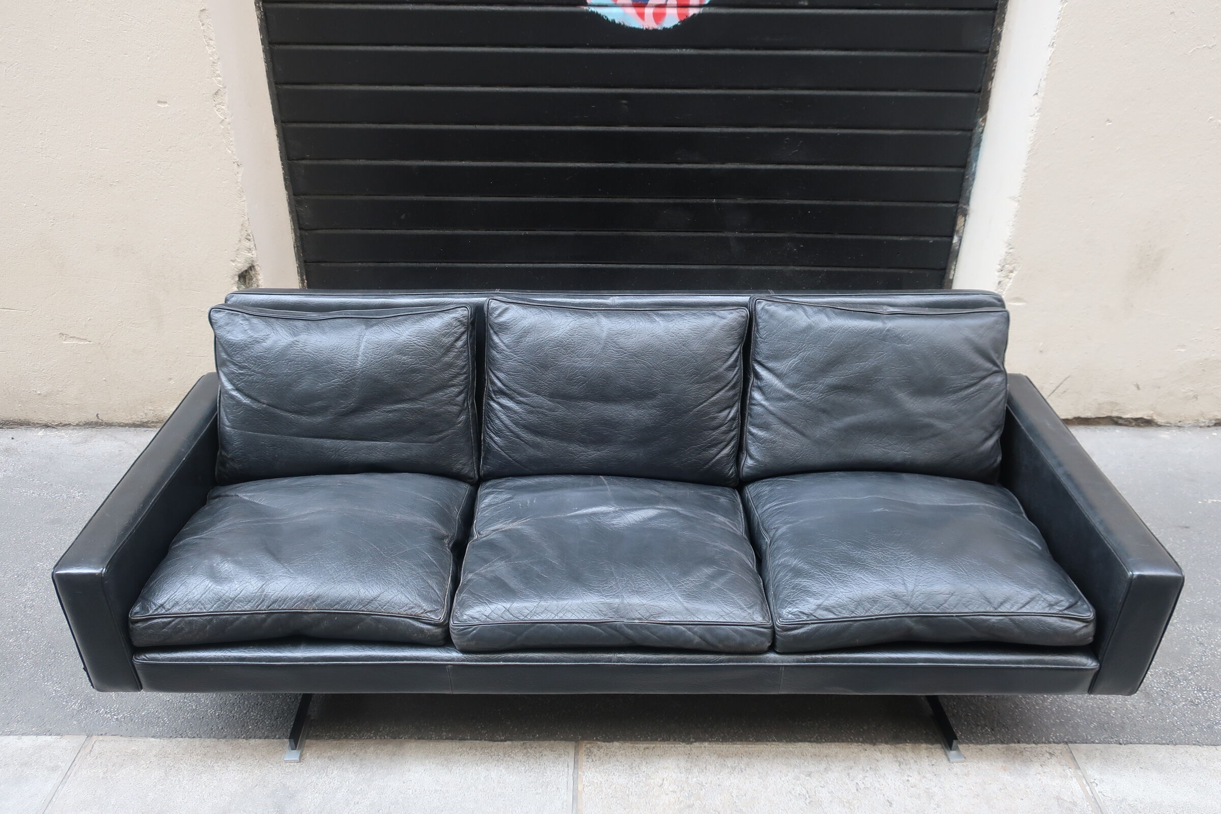 Leather sofa from the 70s chrome footing