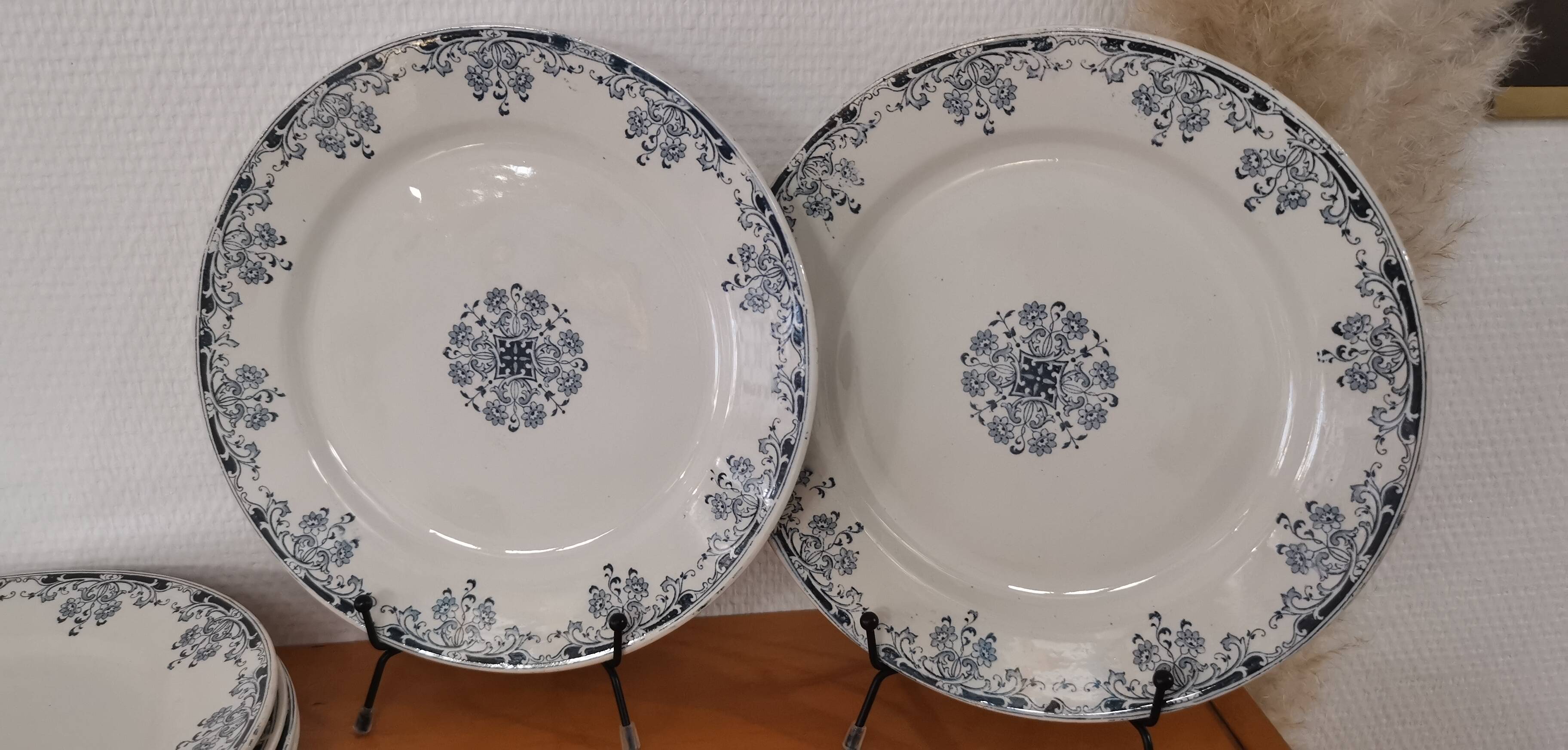 6 Flat plates in blue/green iron clay model “Mignon”, H & Cie Sarreguemines