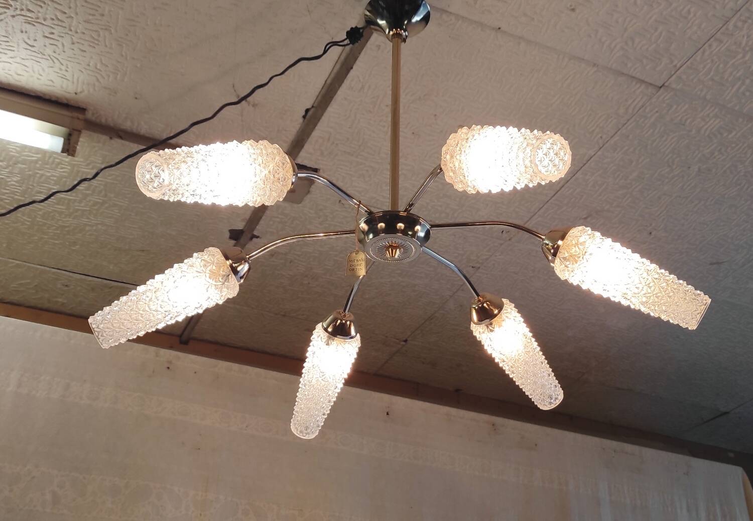 Chandelier with 6 lights in gold-plated metal and glass tulip - mid 20th century.