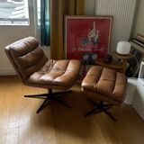 Fauteuil et ottoman en cuir camel