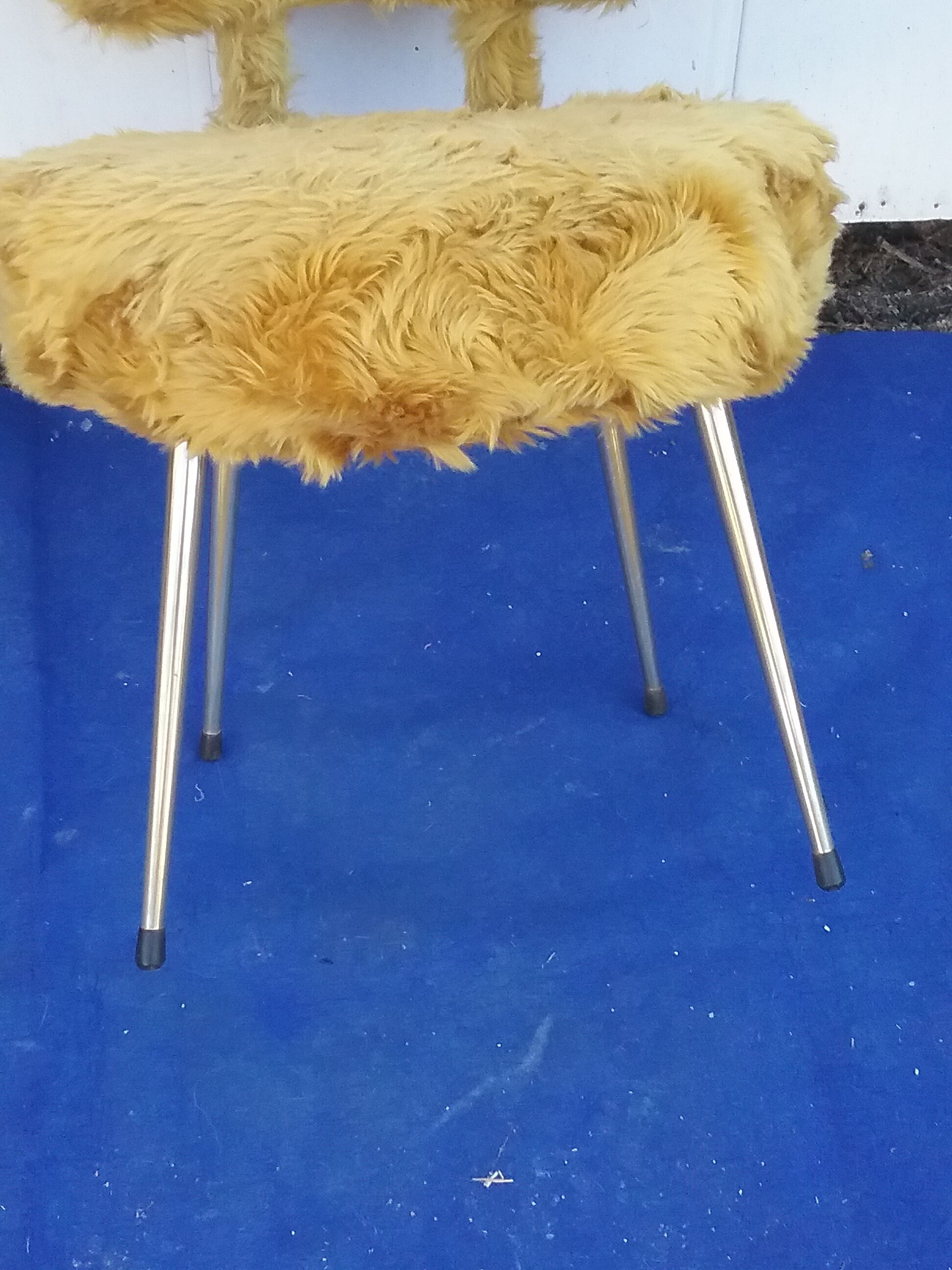 Vintage moumoute chair