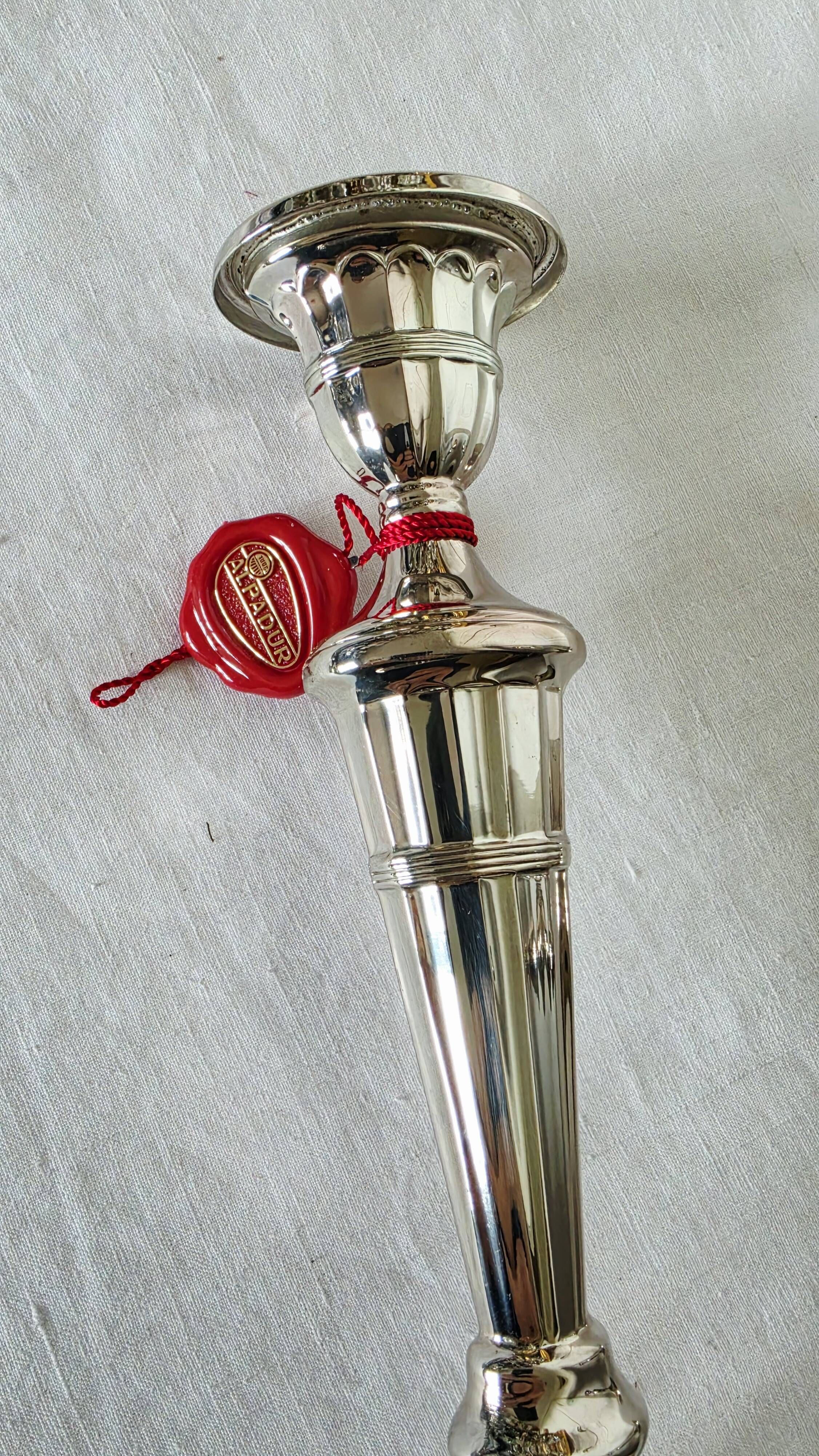 Elegant pair of candlesticks from the prestigious Spanish house Pedro Du.