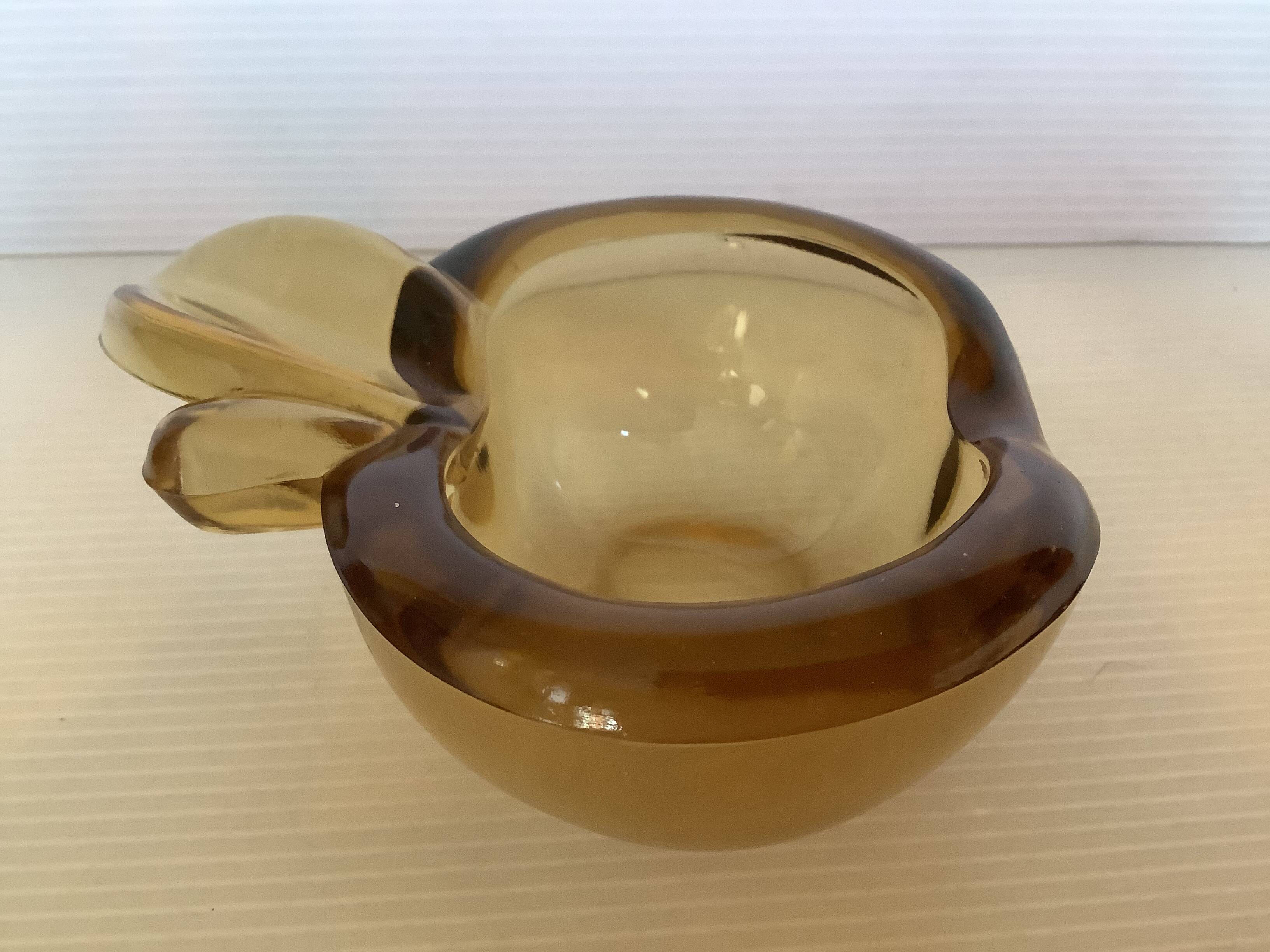 Empty apple ashtray pocket