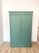 Armoire ancienne en pin massif, revisitée en Vert Céladon