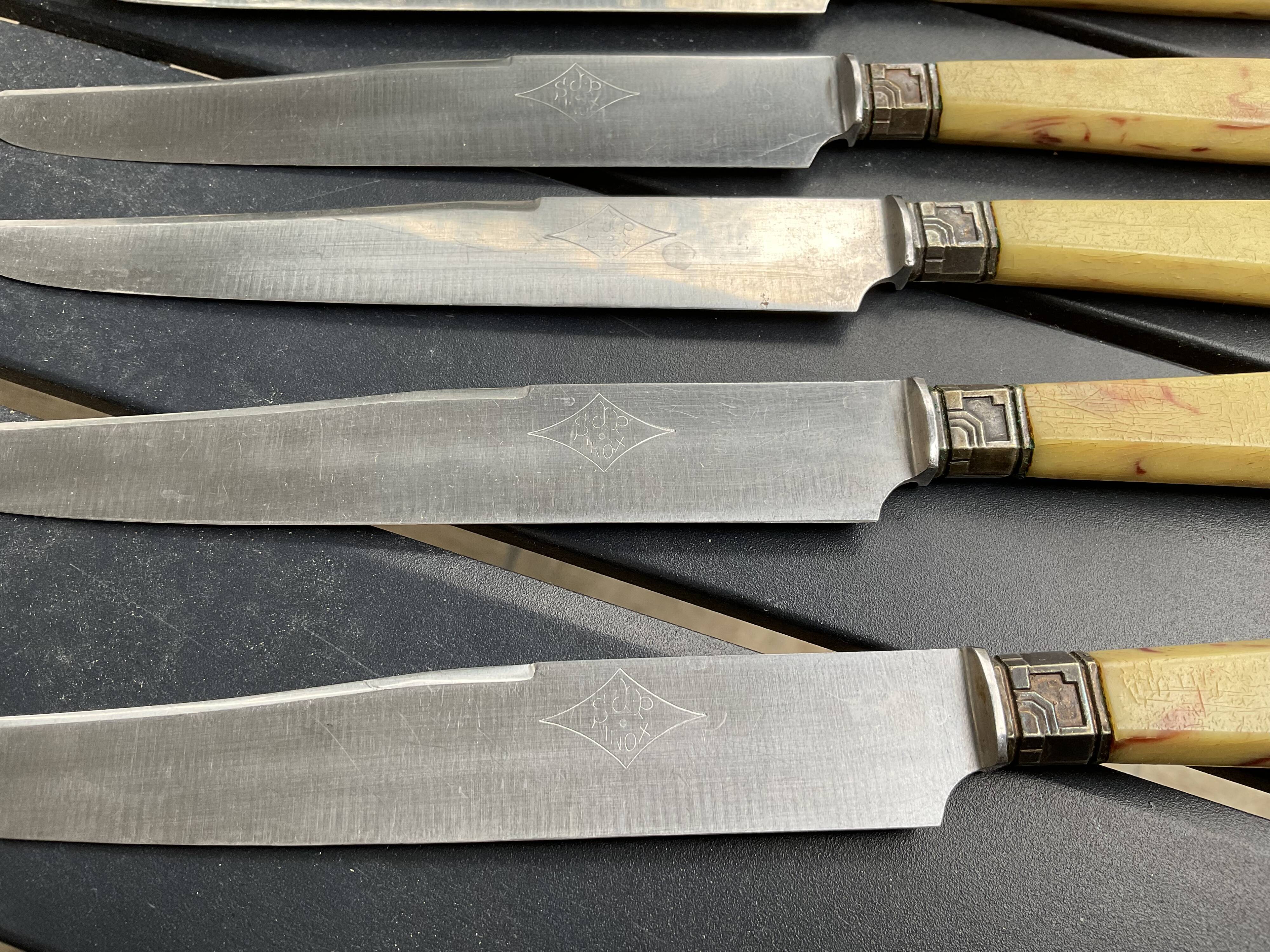 Box 12 knives old