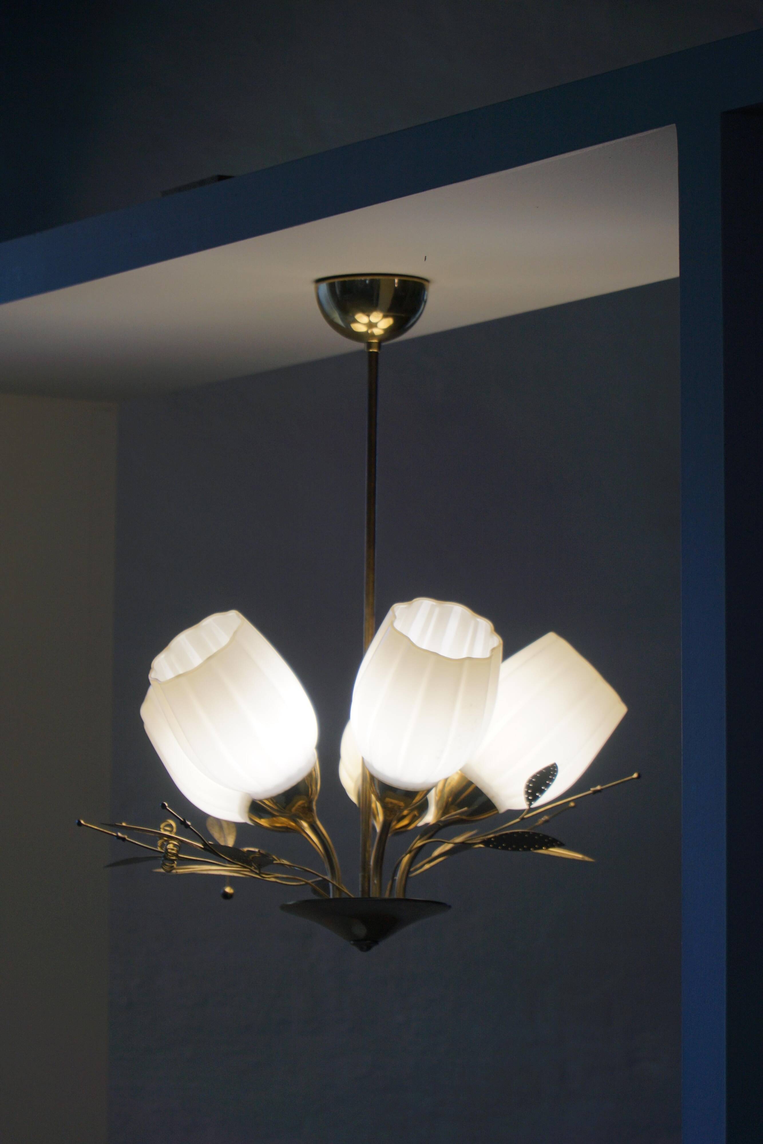 Ceiling lamp with five lights in mid-century modern style, opal glass shade, Itsu, Finland.