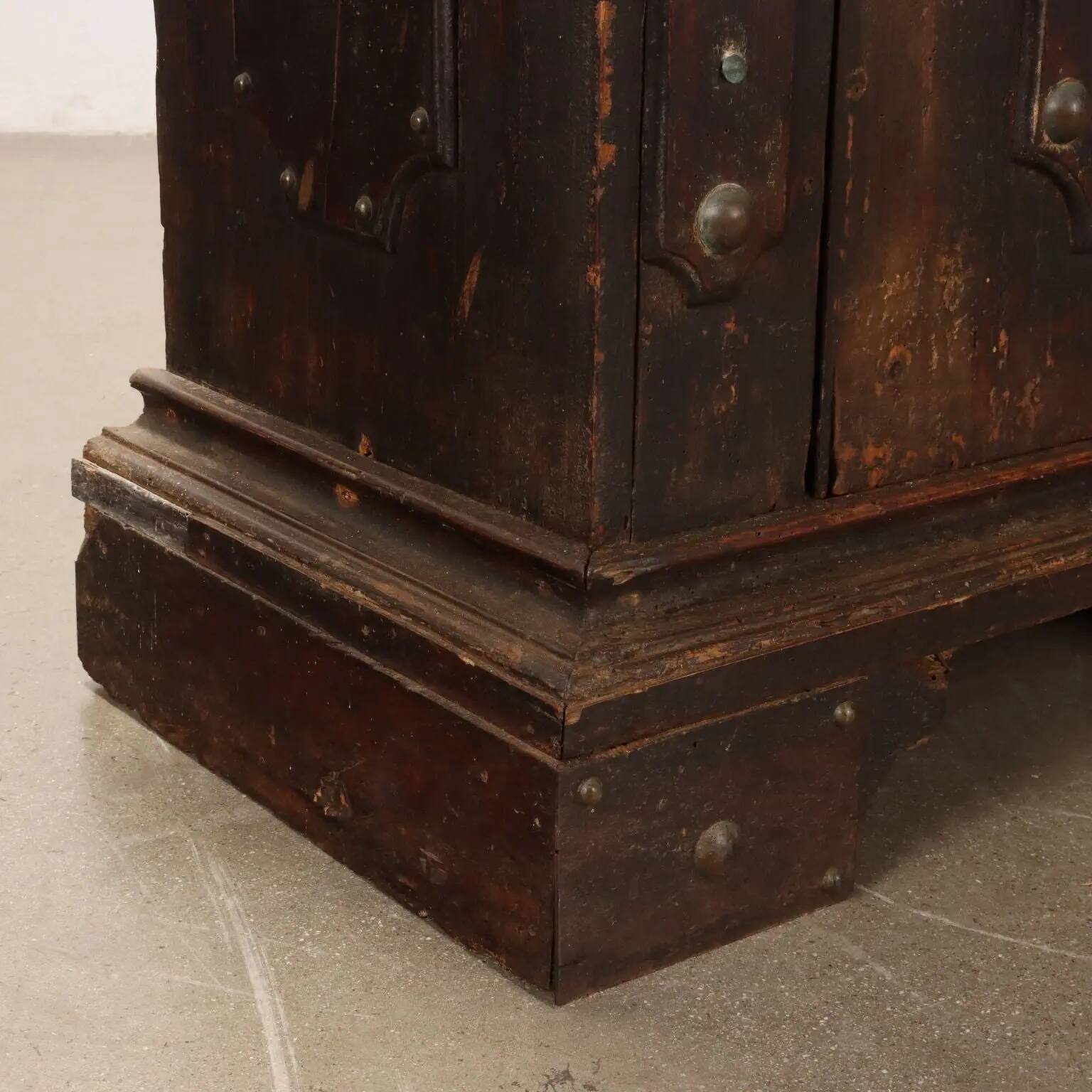 Neo-baroque antique buffet in silvered pine, Italy, 19th century