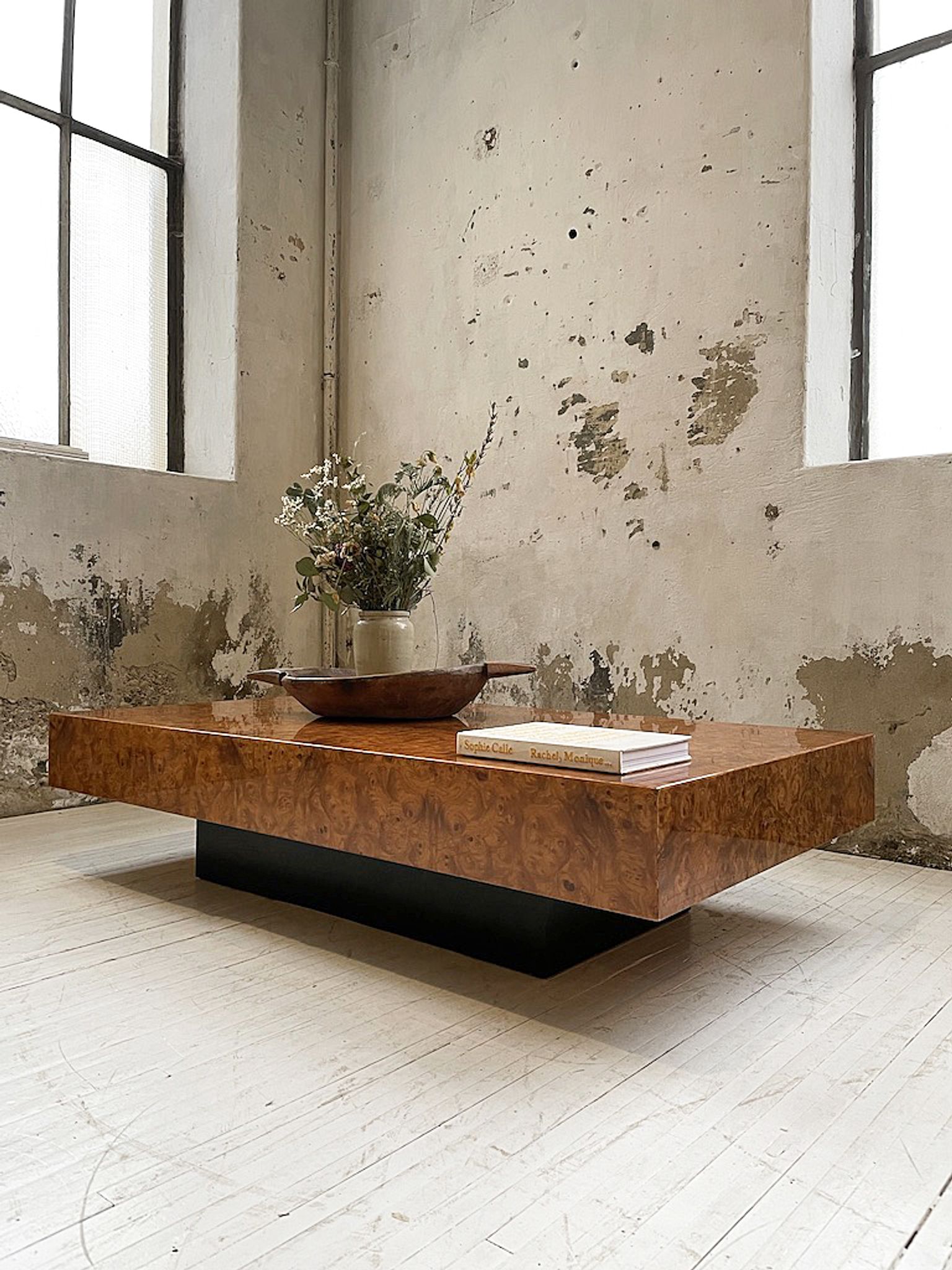 Table basse italienne laque loupe d’orme