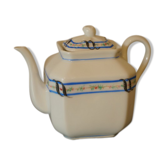 Teapot with floral decoration