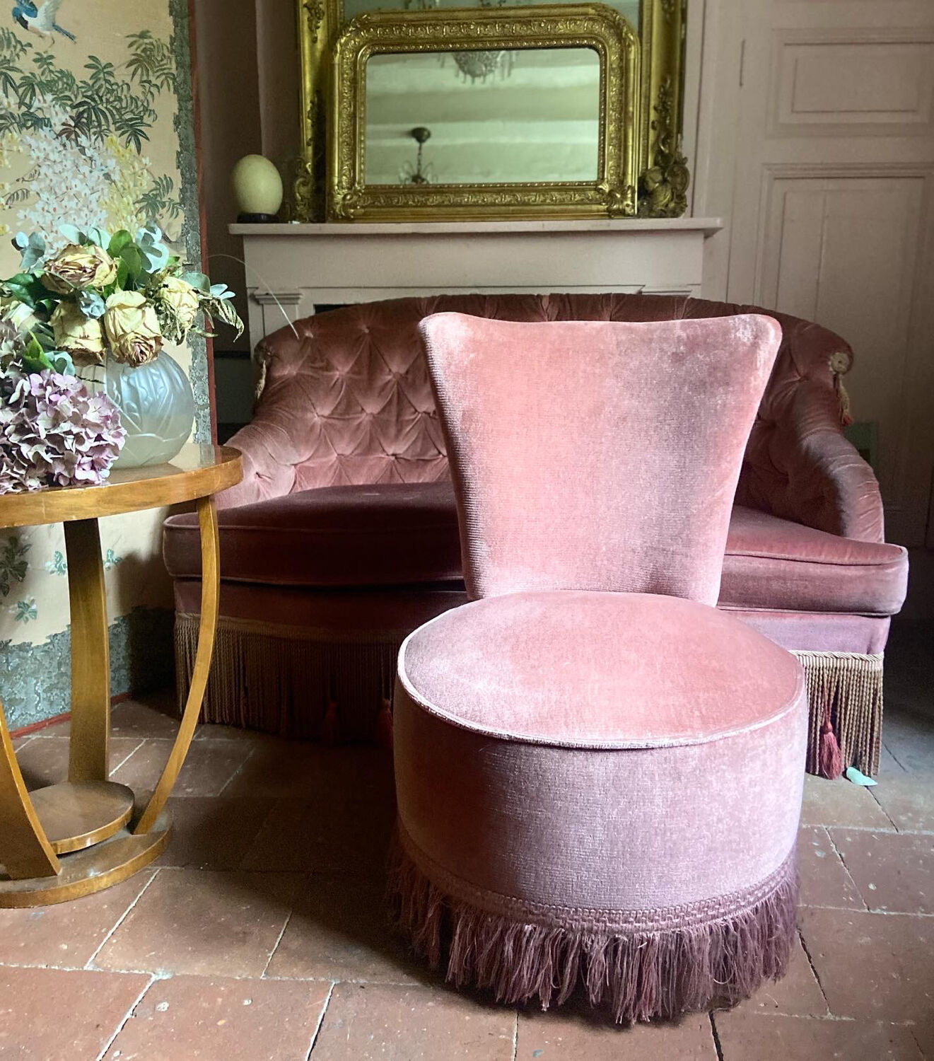 Small old toad armchair in old pink velvet
