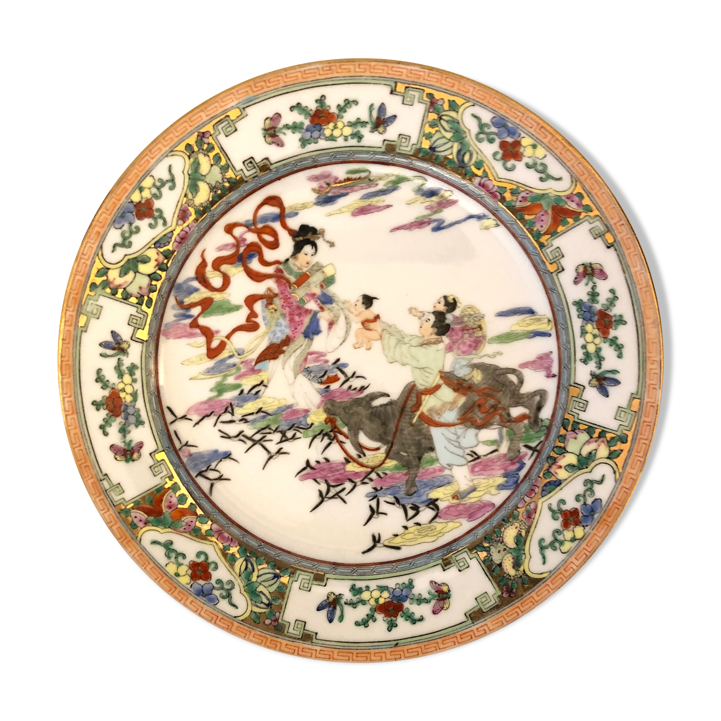 Hand-painted and golden Chinese dish