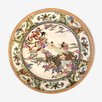Hand-painted and golden Chinese dish
