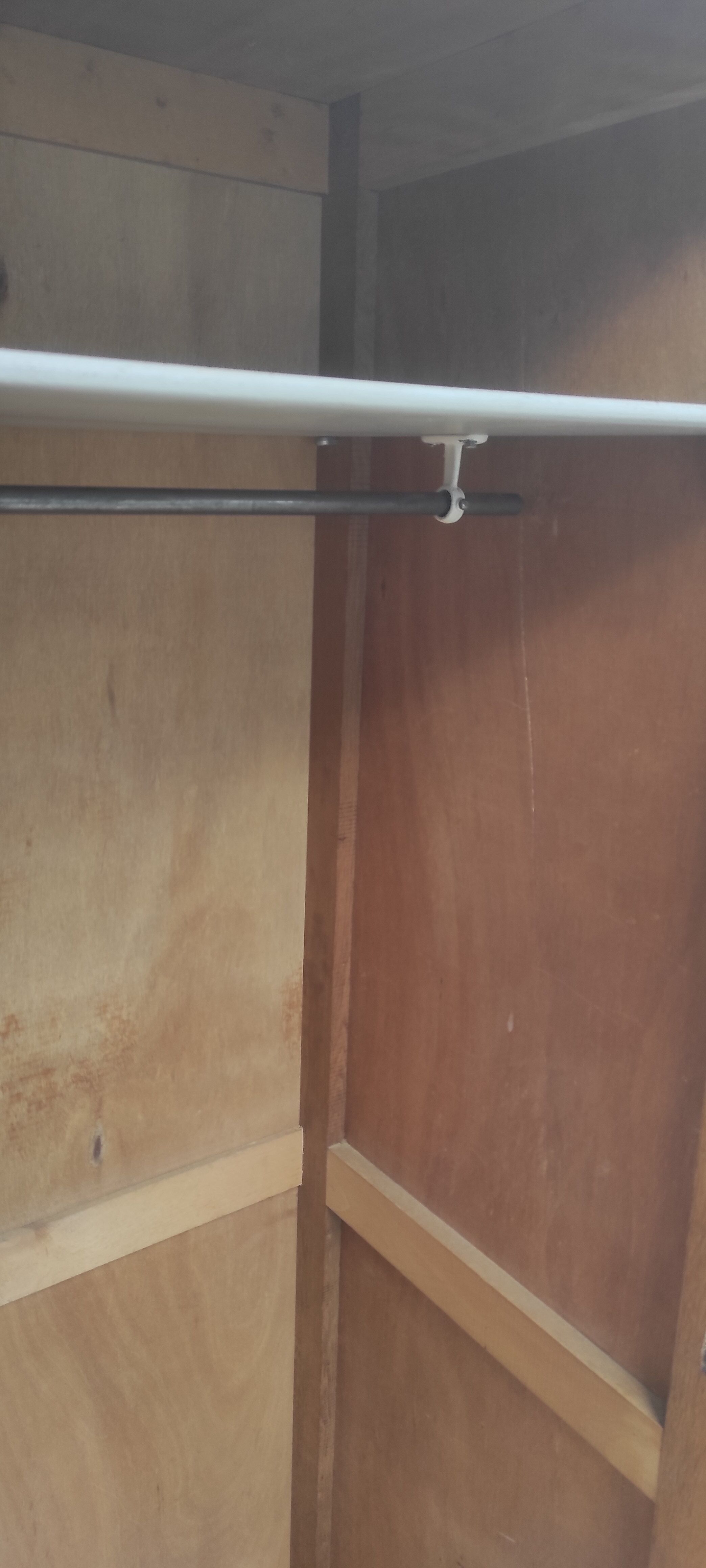 Armoire vintage