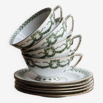 Lot de tasses et soucoupes, porcelaine de Sarreguemines, décor "lauriers"