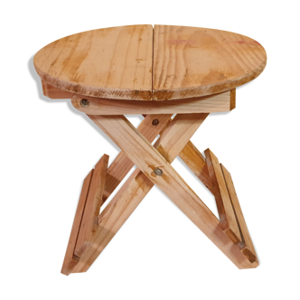 Small foldable stool