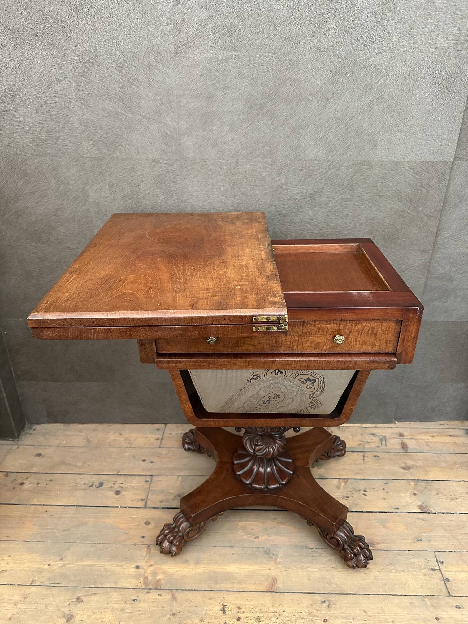 table de couture antique