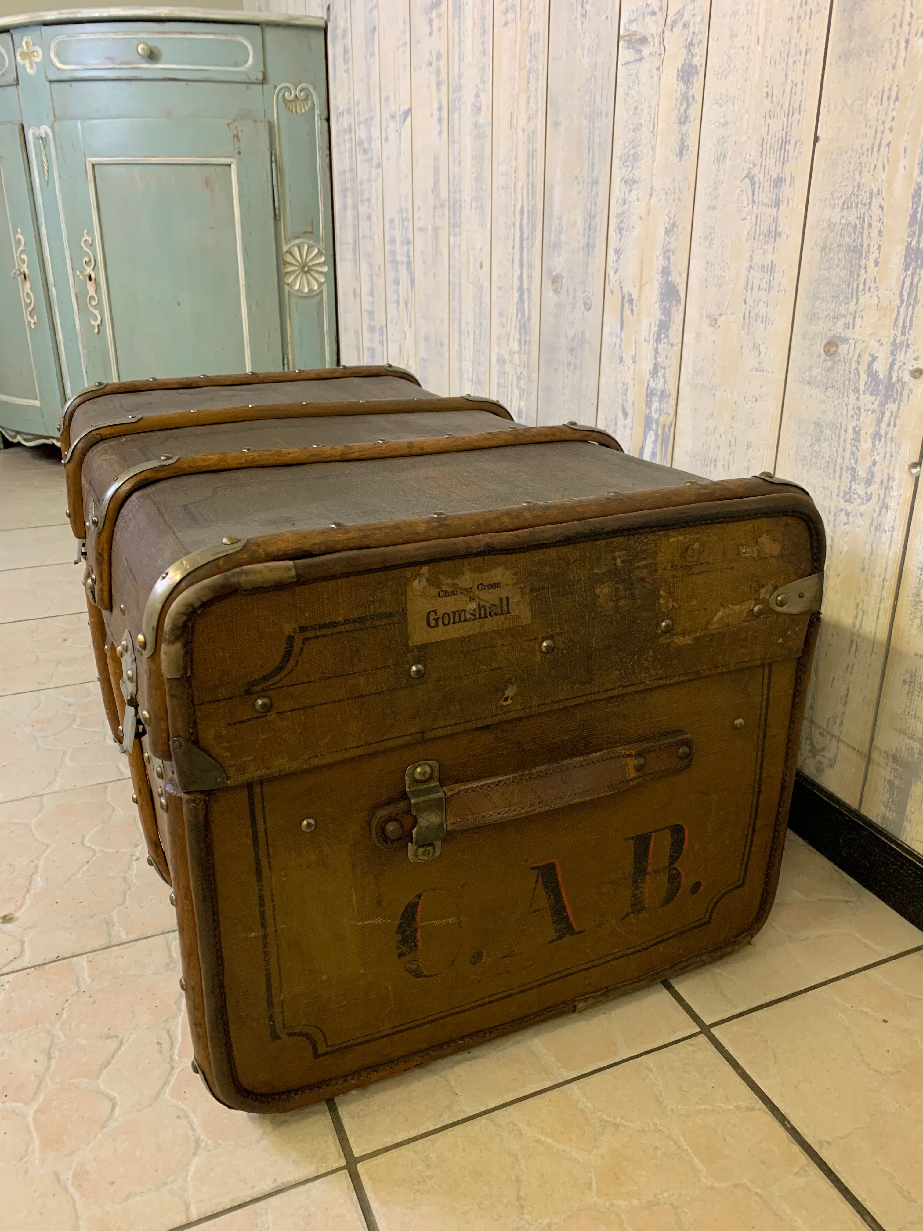 Travel trunk