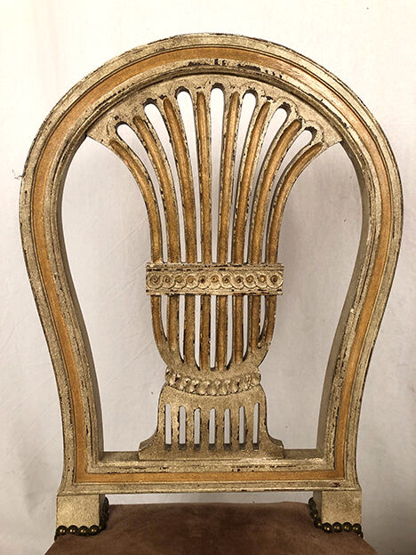 Paire de chaises à dossier montgolfière de style Louis XVI