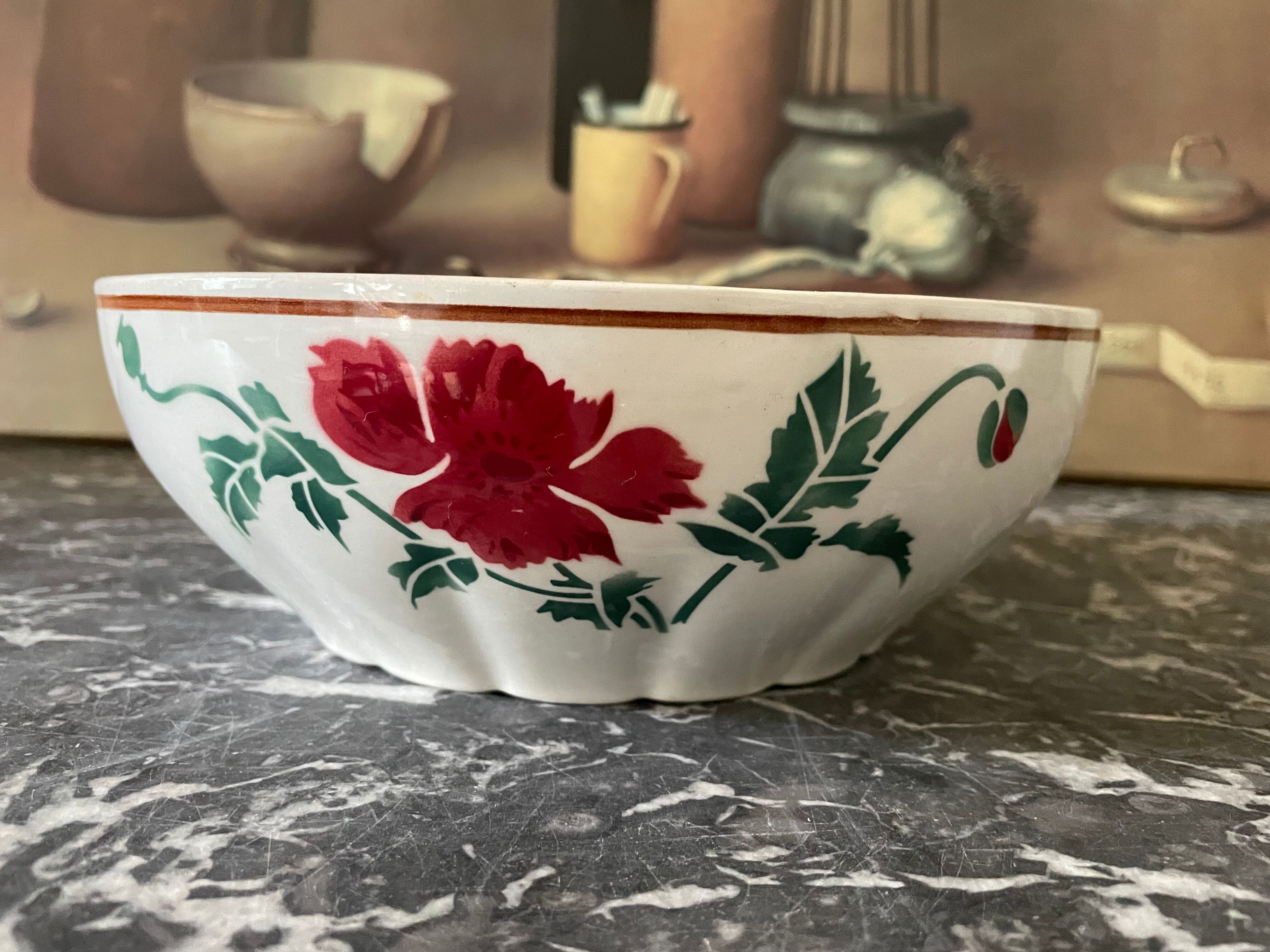 Hollow dish HBCM, Montereau, France" diam 21 cm