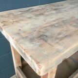 Workbench made of light wood