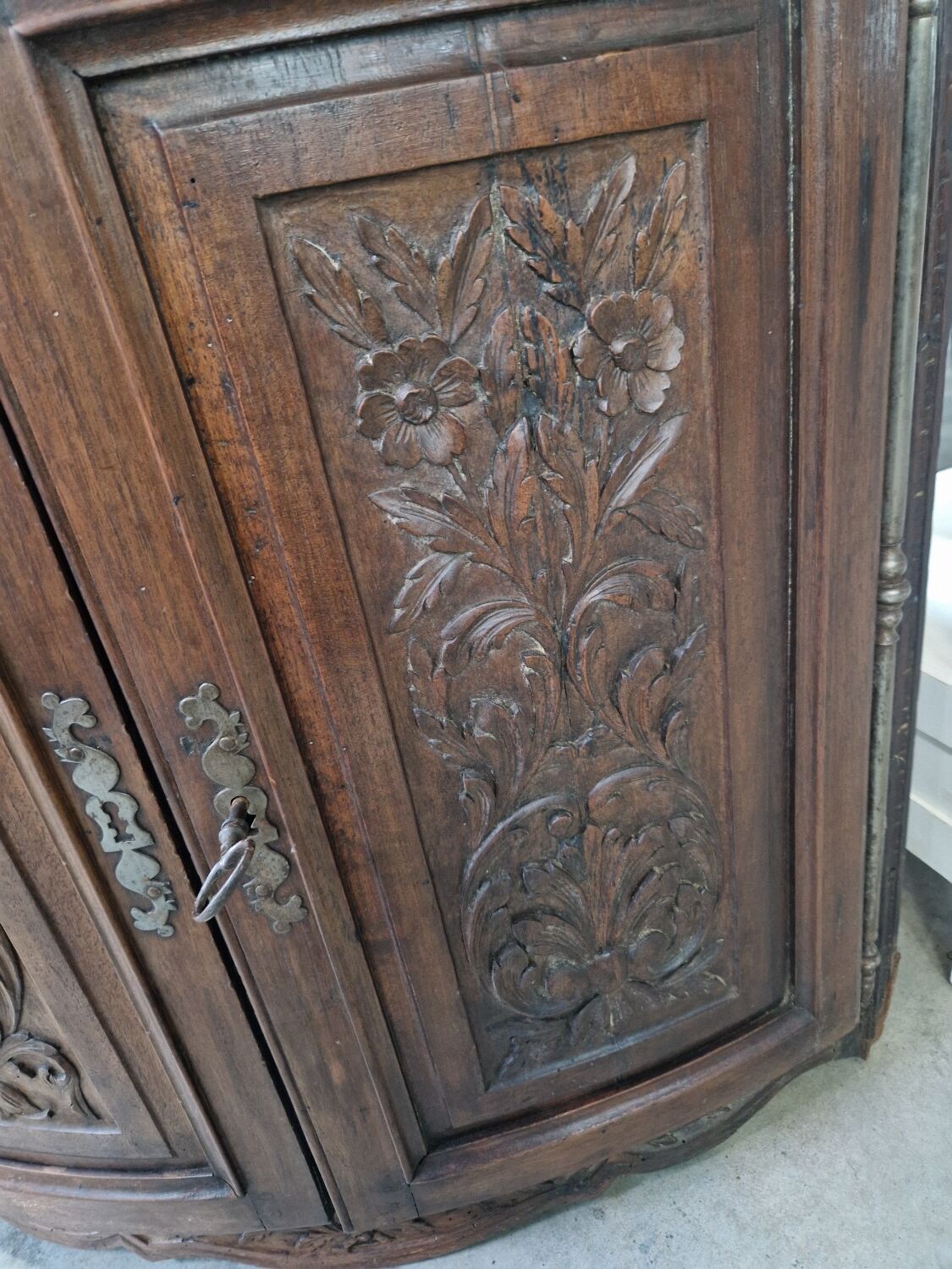 2 Louis XVI style corner cabinets