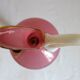 Ancienne aiguière en verre rose en blanc - camée velours
