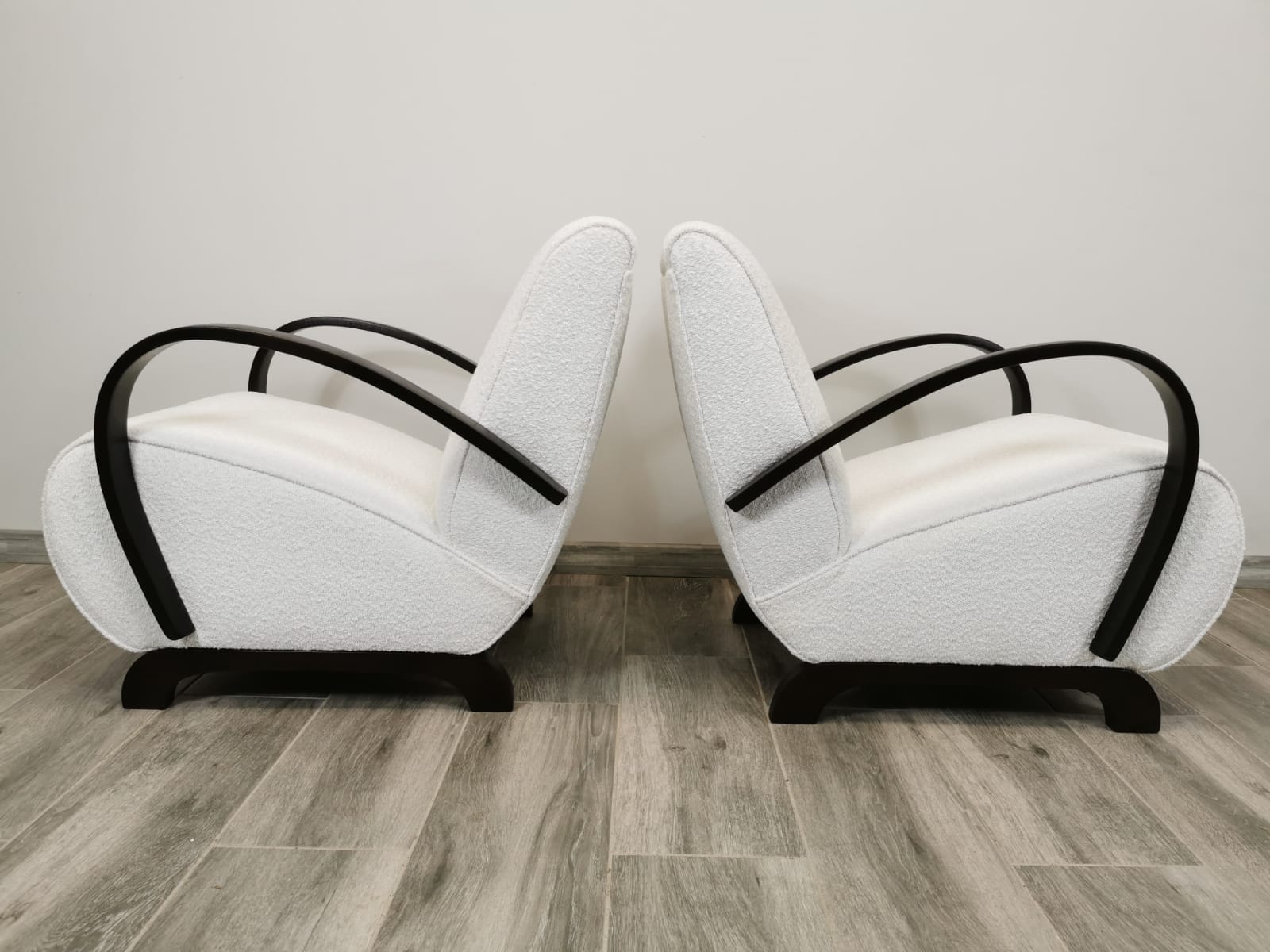 Restored armchairs by Jindrich Halabala, Set of 2